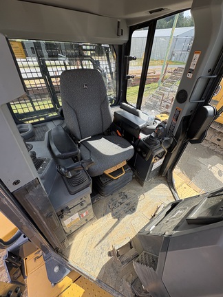 2024 John Deere 700L