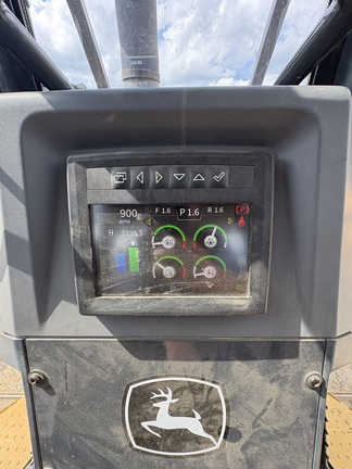 2024 John Deere 700L