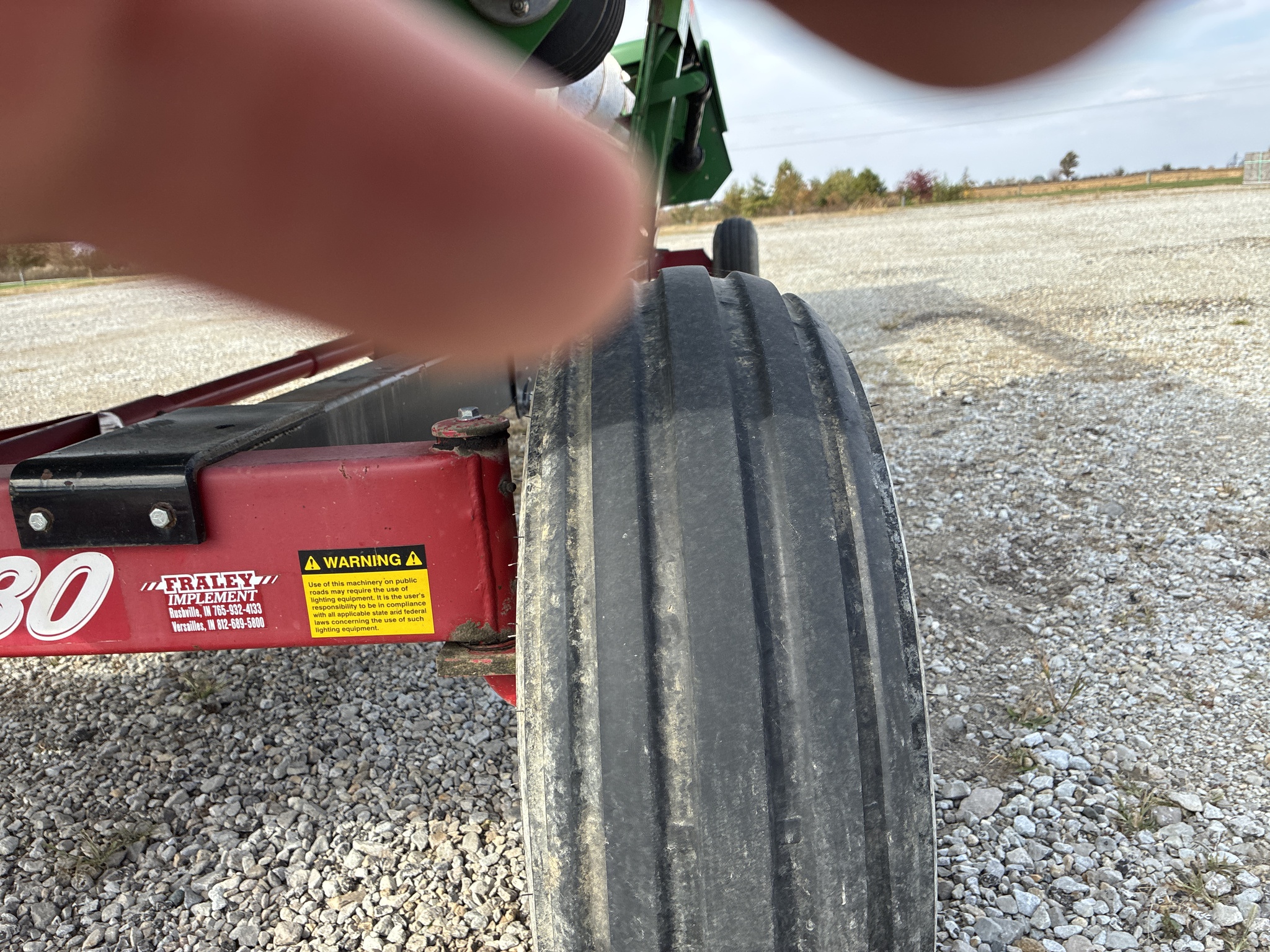 Used  E Z Trail 680 Header carts at Koenig Equipment in Greensburg, IN - PhotoXL6