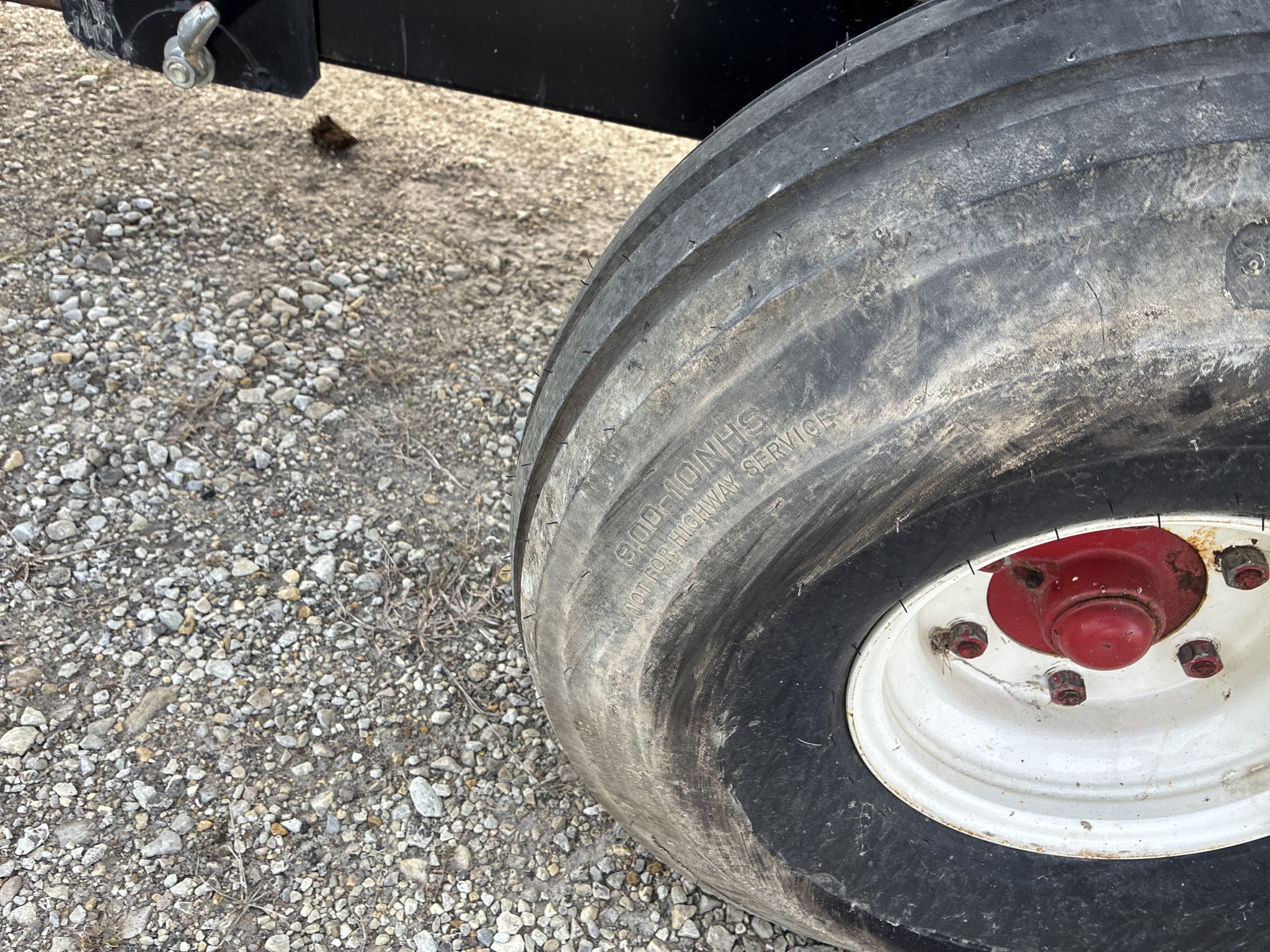 Used  E Z Trail 680 Header carts at Koenig Equipment in Greensburg, IN - PhotoXL2