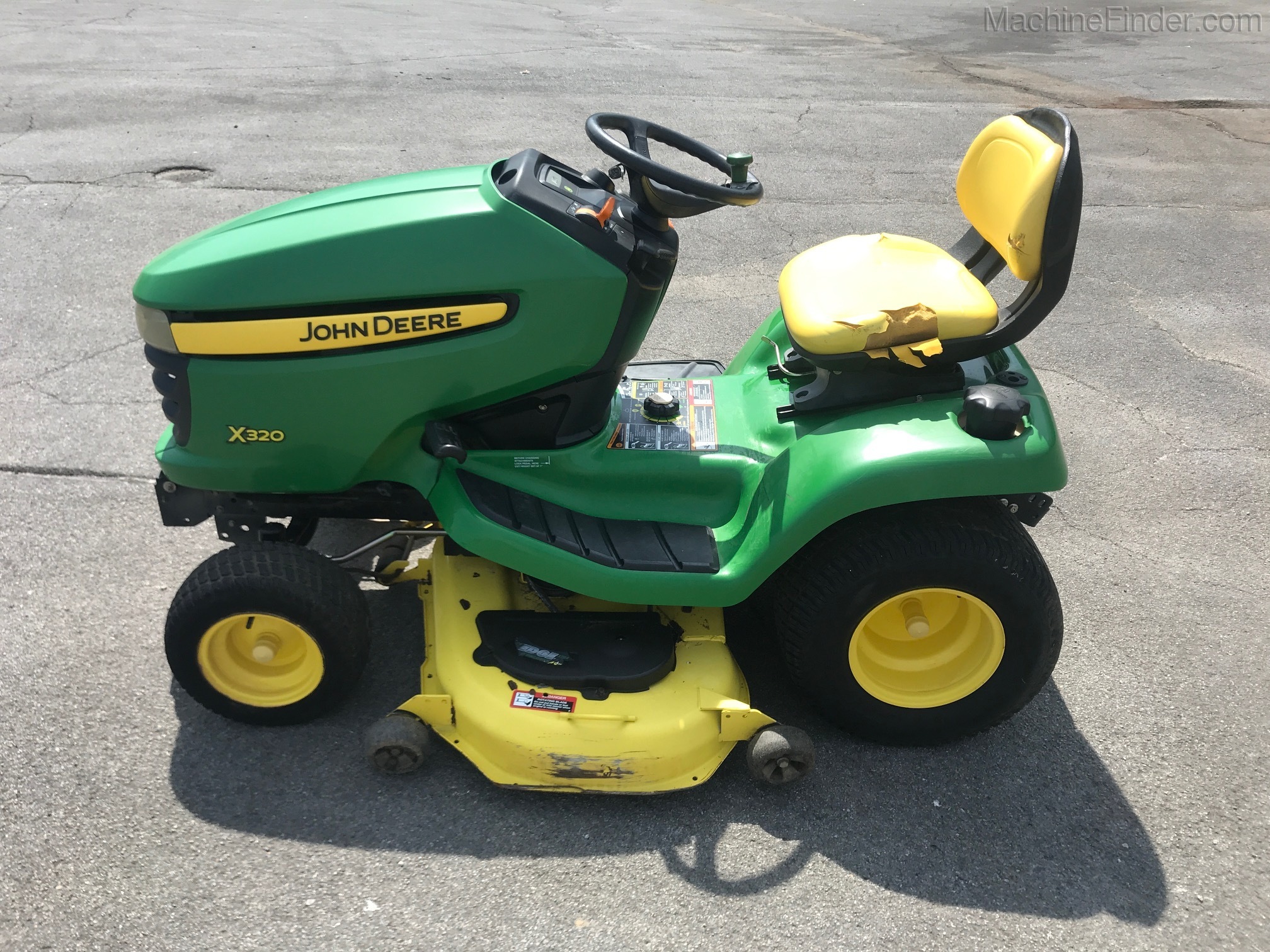 2006 John Deere X320 Image 1