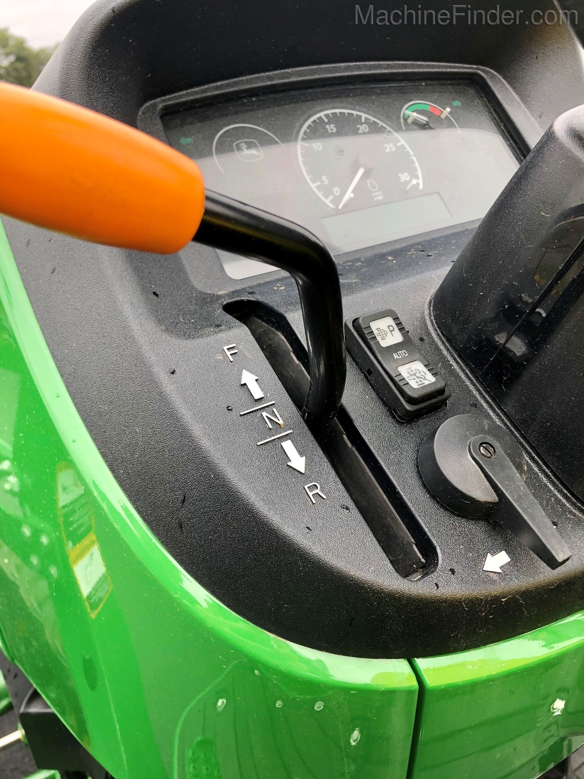 2020 John Deere 3035D Image 12