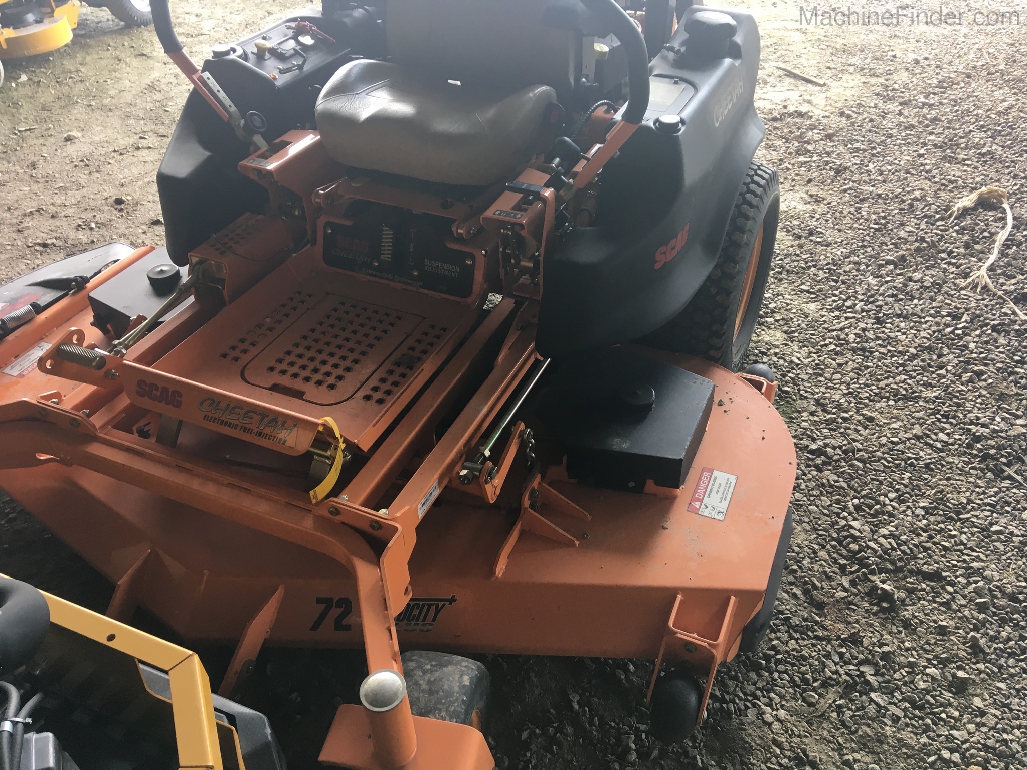 2017 Scag SCZ72V-35CV-EFI 35HP Image 3