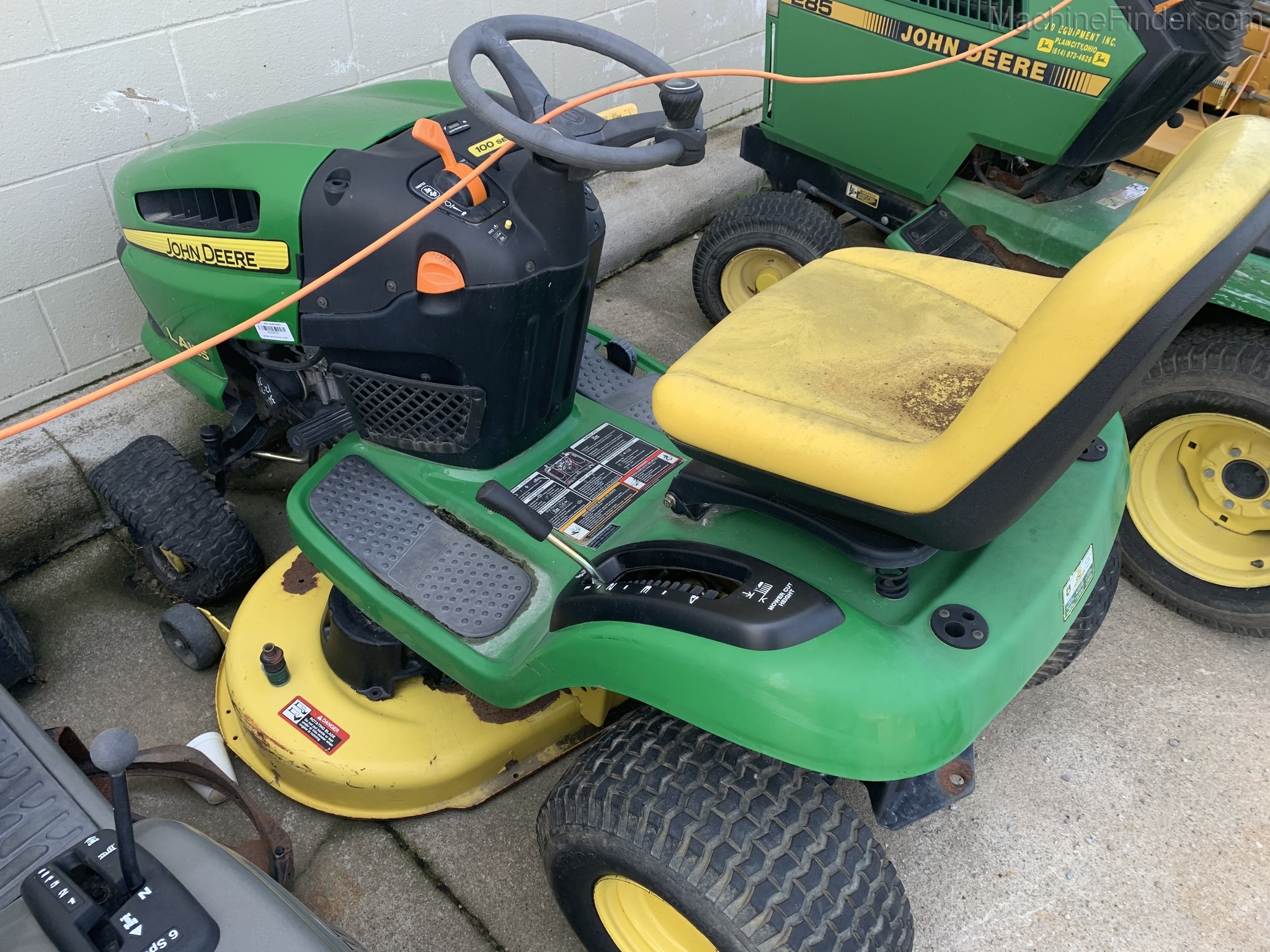 2010 John Deere LA125 Image 2