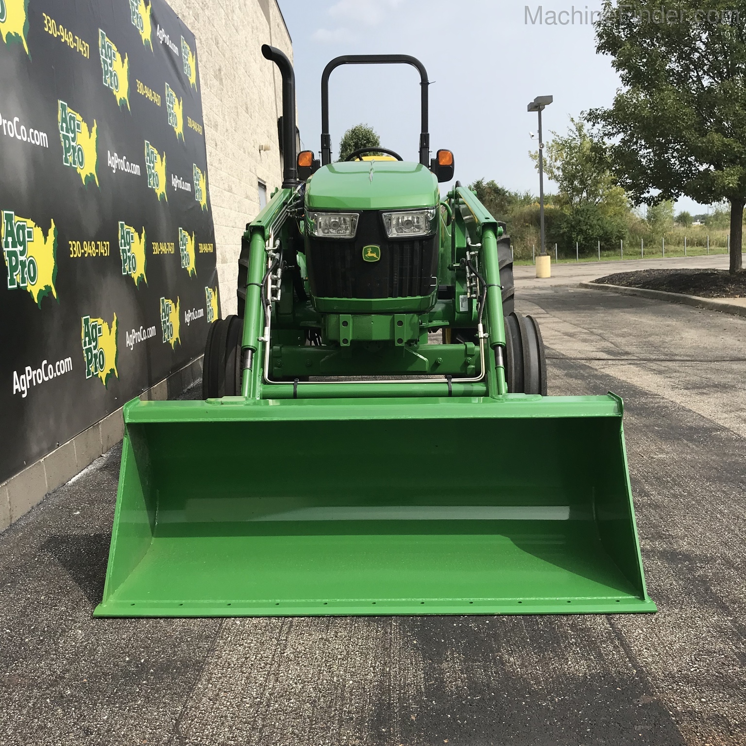 2020 John Deere 5045E Image 3