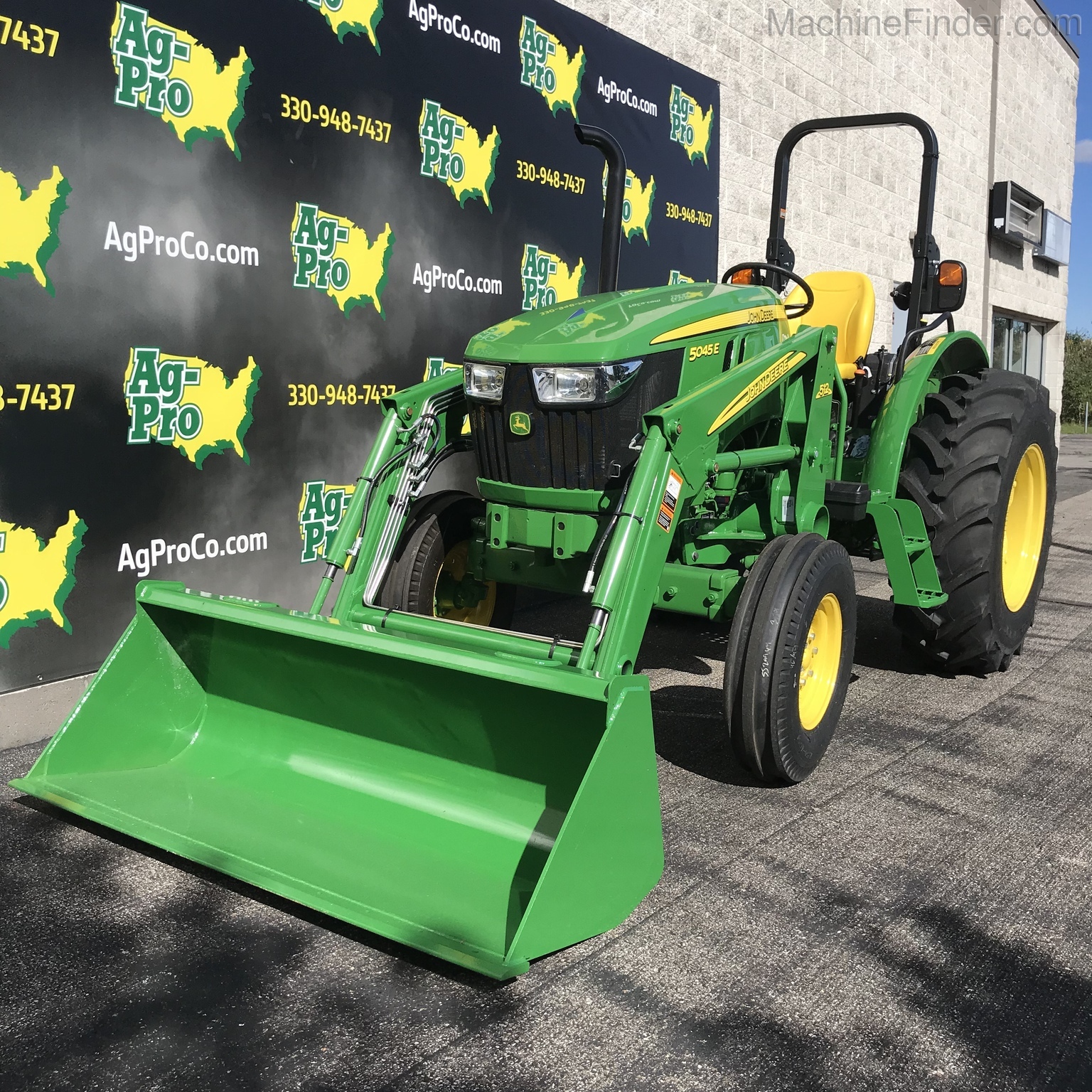 2020 John Deere 5045E Image 11