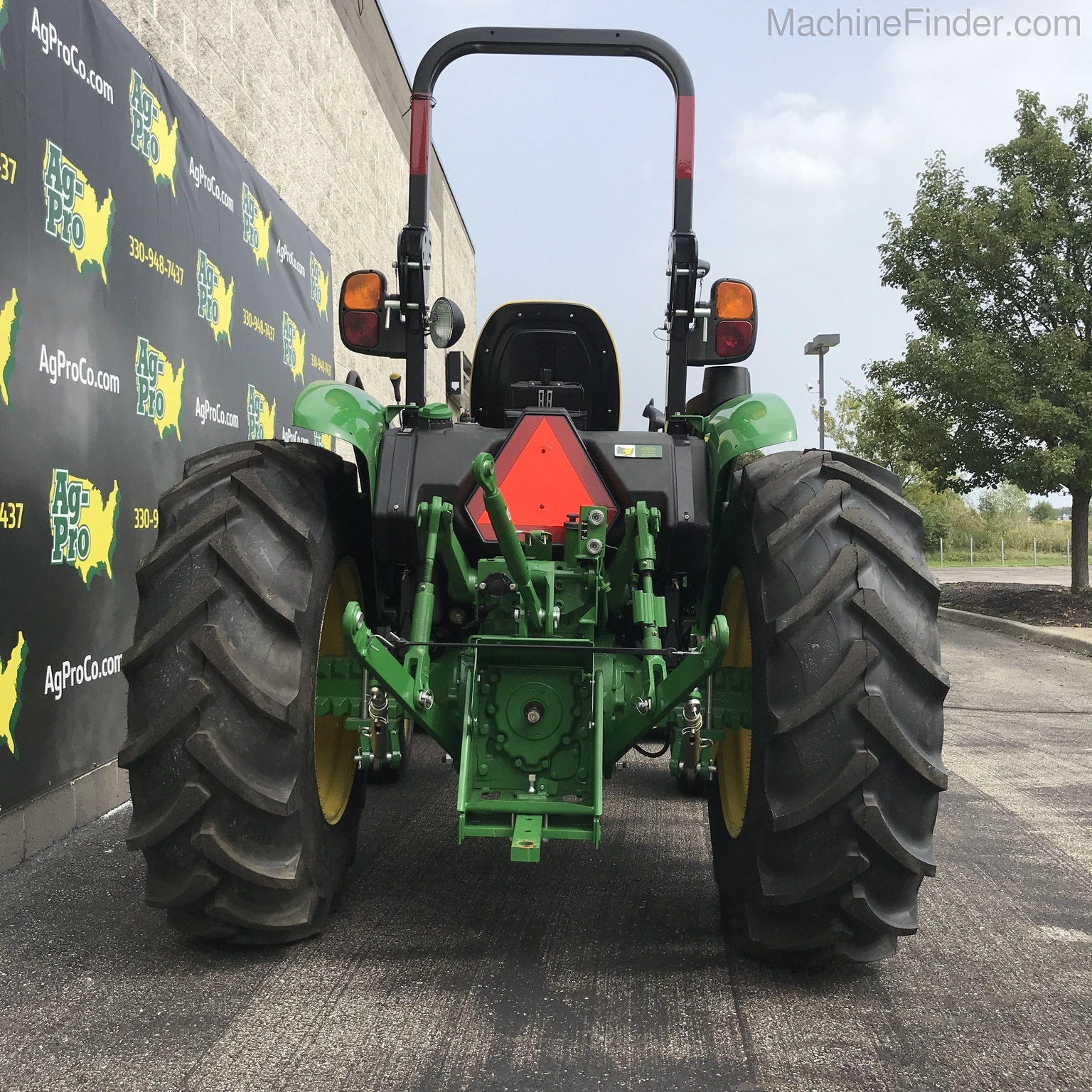 2020 John Deere 5045E Image 8