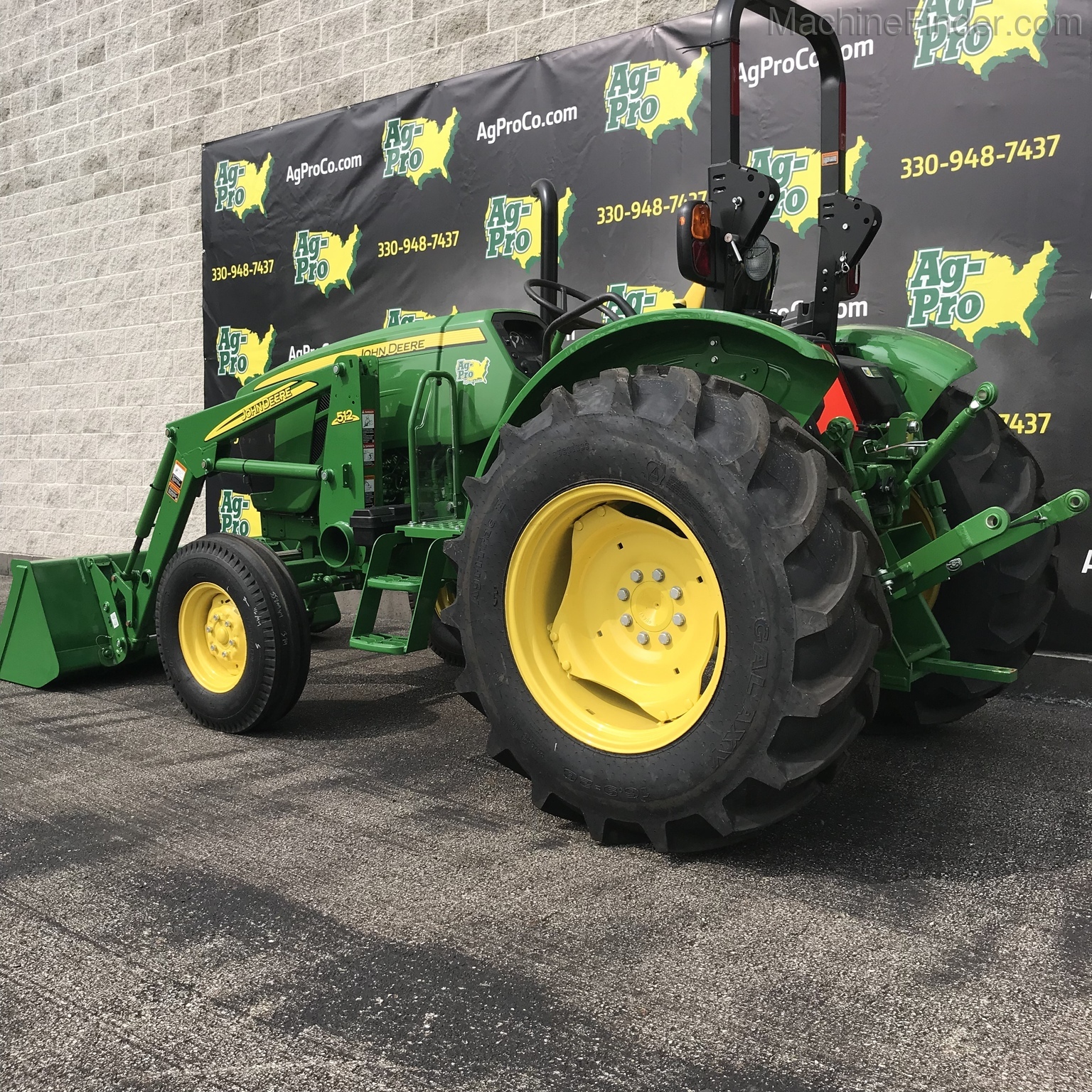 2020 John Deere 5045E Image 4