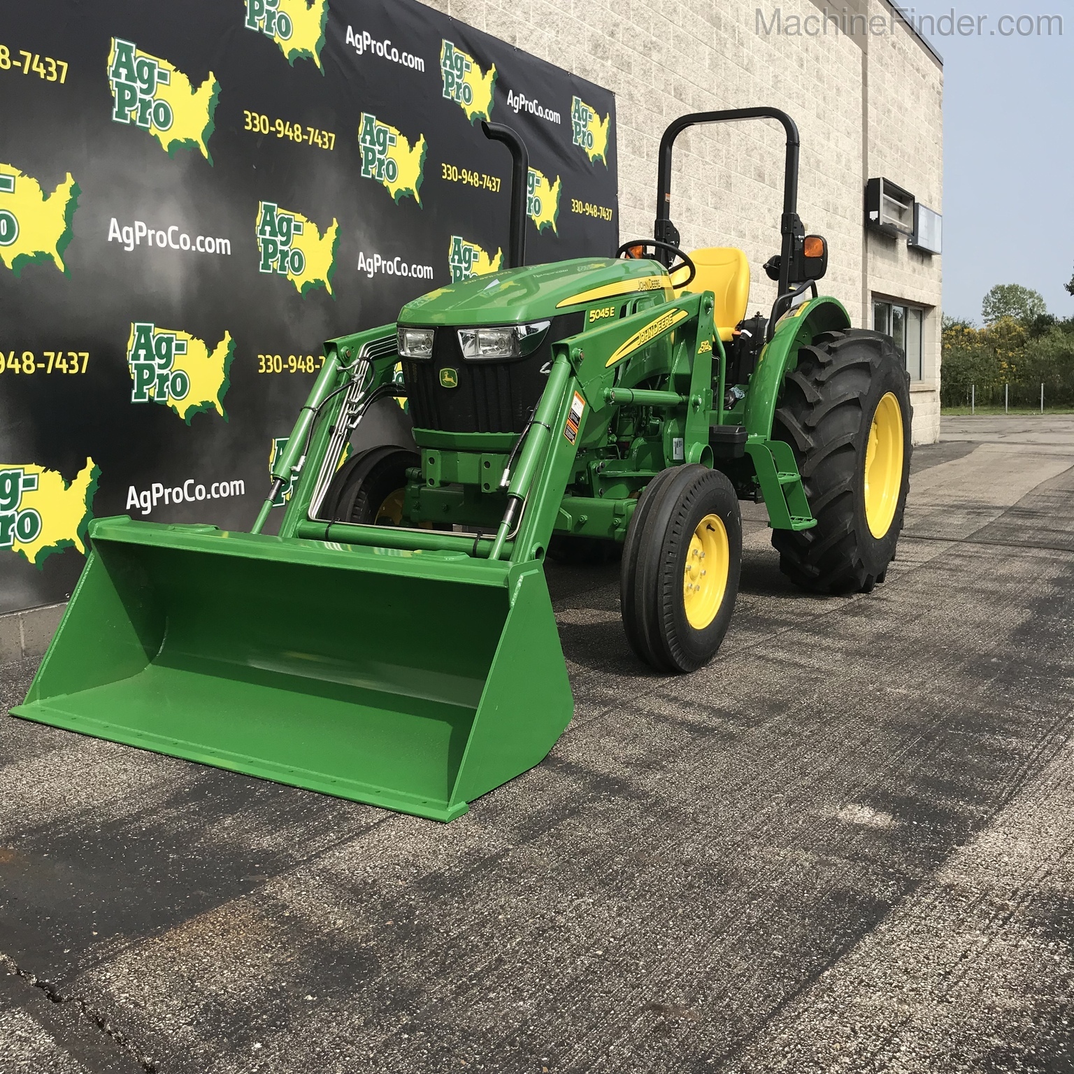 2020 John Deere 5045E Image 5