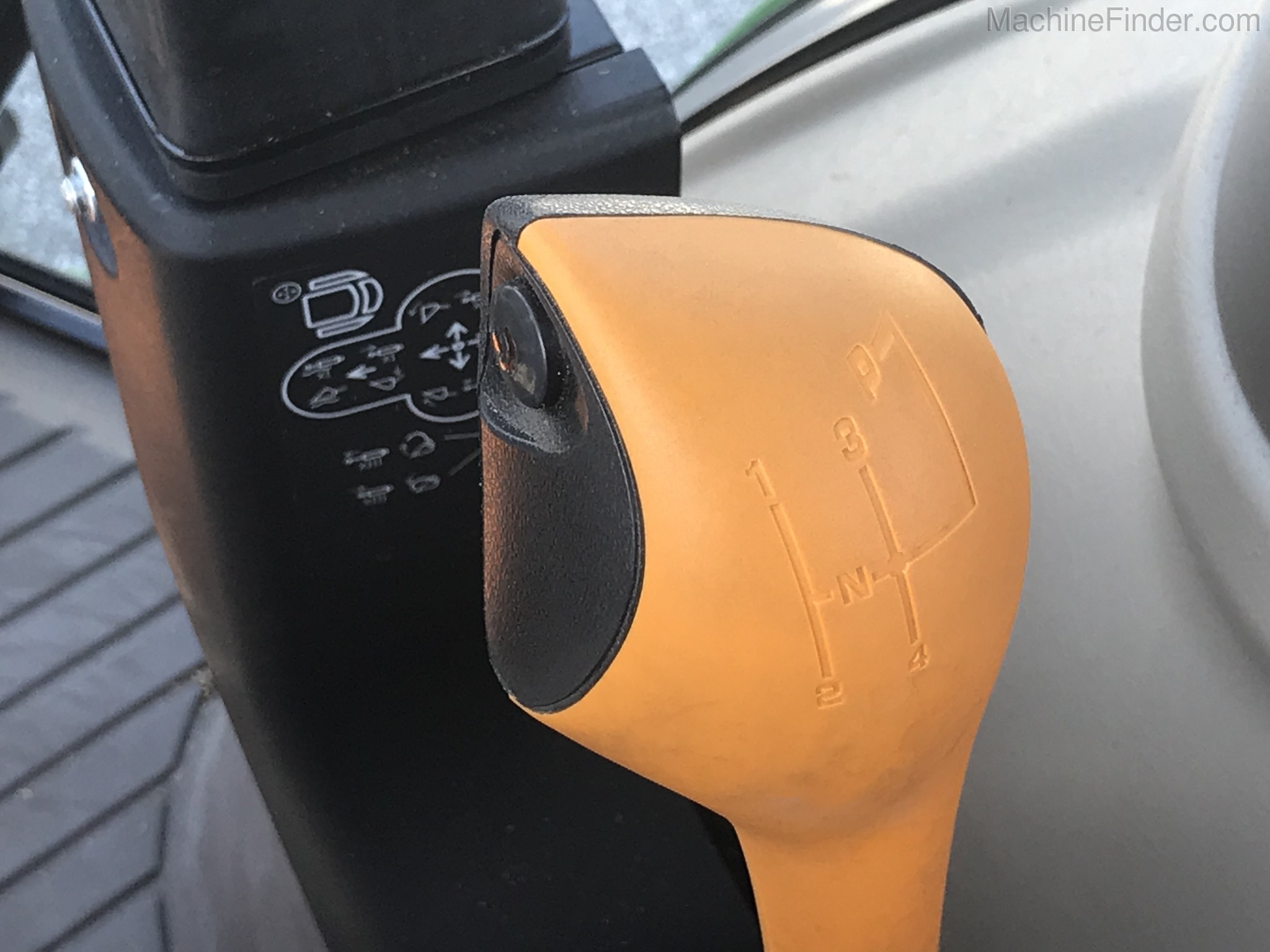 2020 John Deere 5100M Image 13