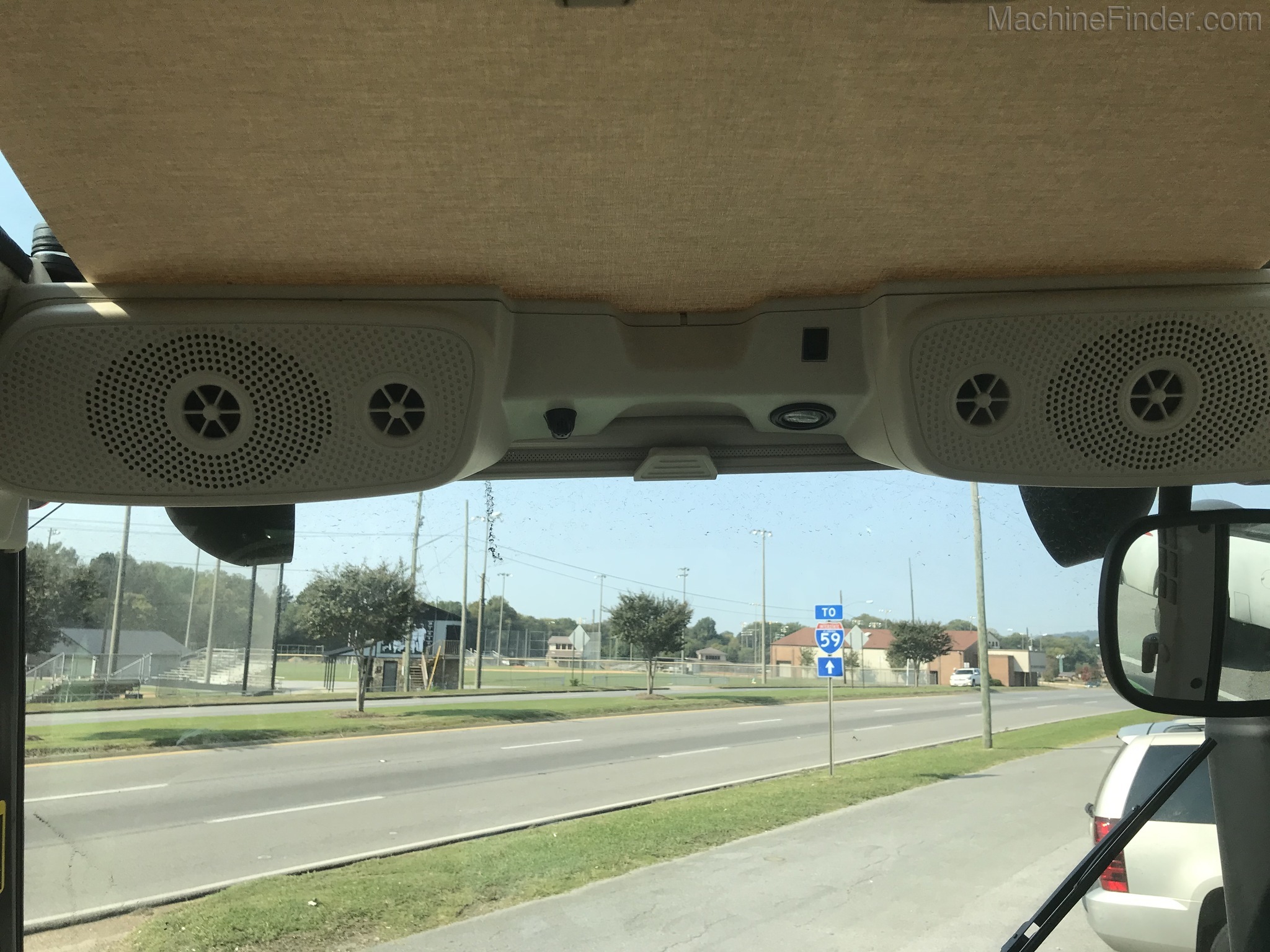 2020 John Deere 5100M Image 11