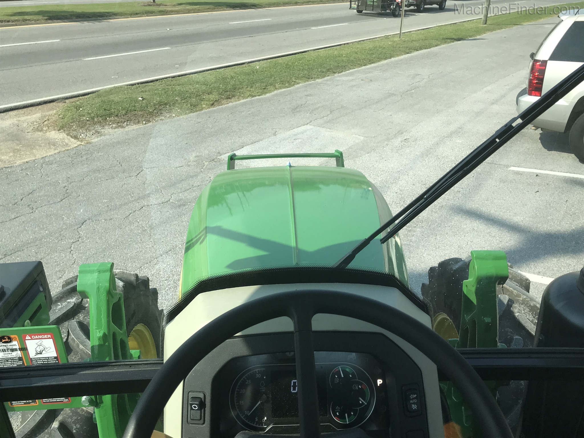 2020 John Deere 5100M Image 8