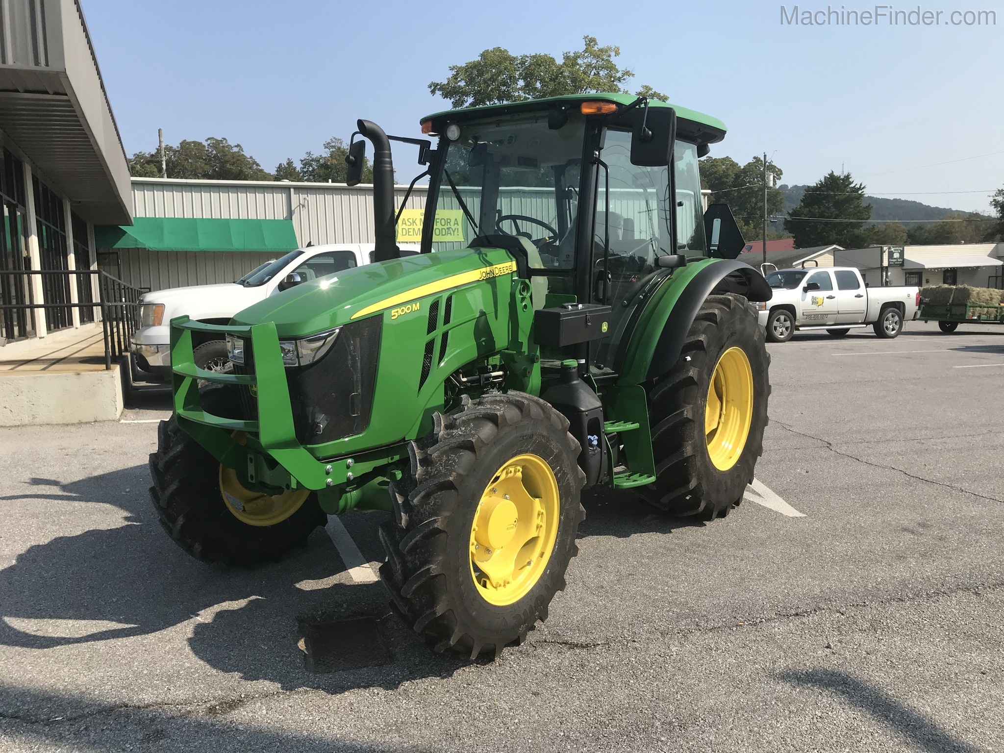 2020 John Deere 5100M Image 2