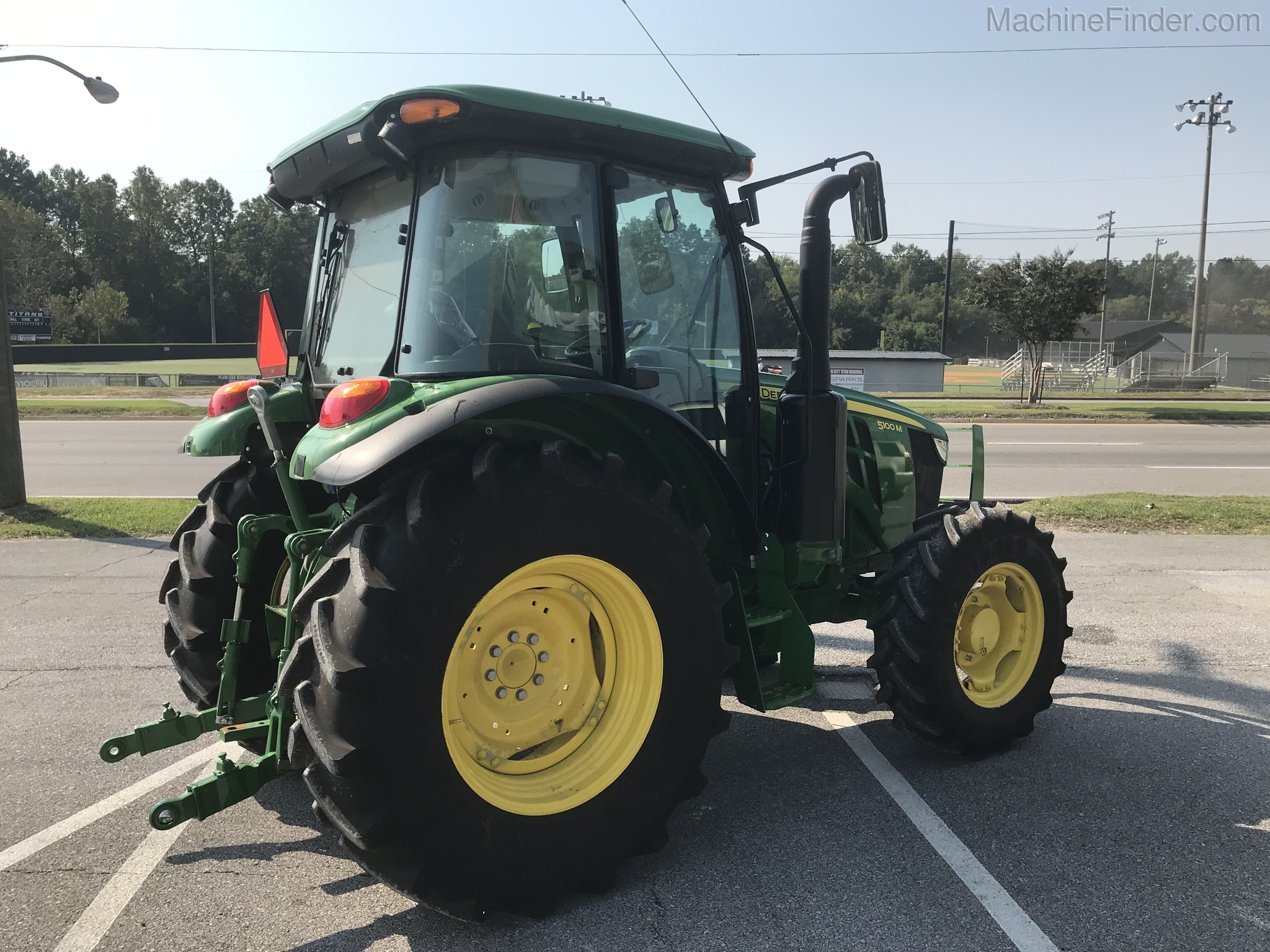 2020 John Deere 5100M Image 5