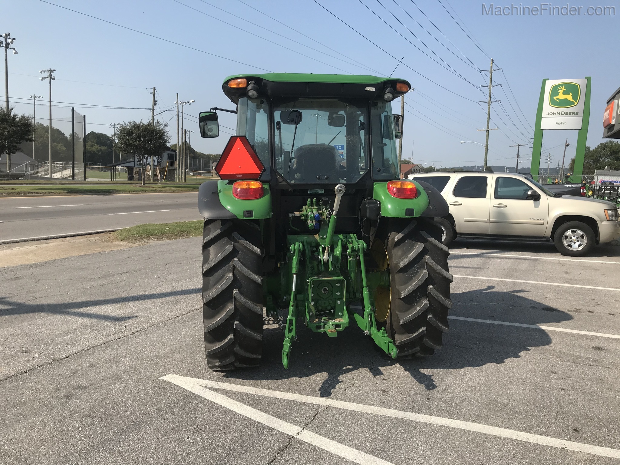 2020 John Deere 5100M Image 6