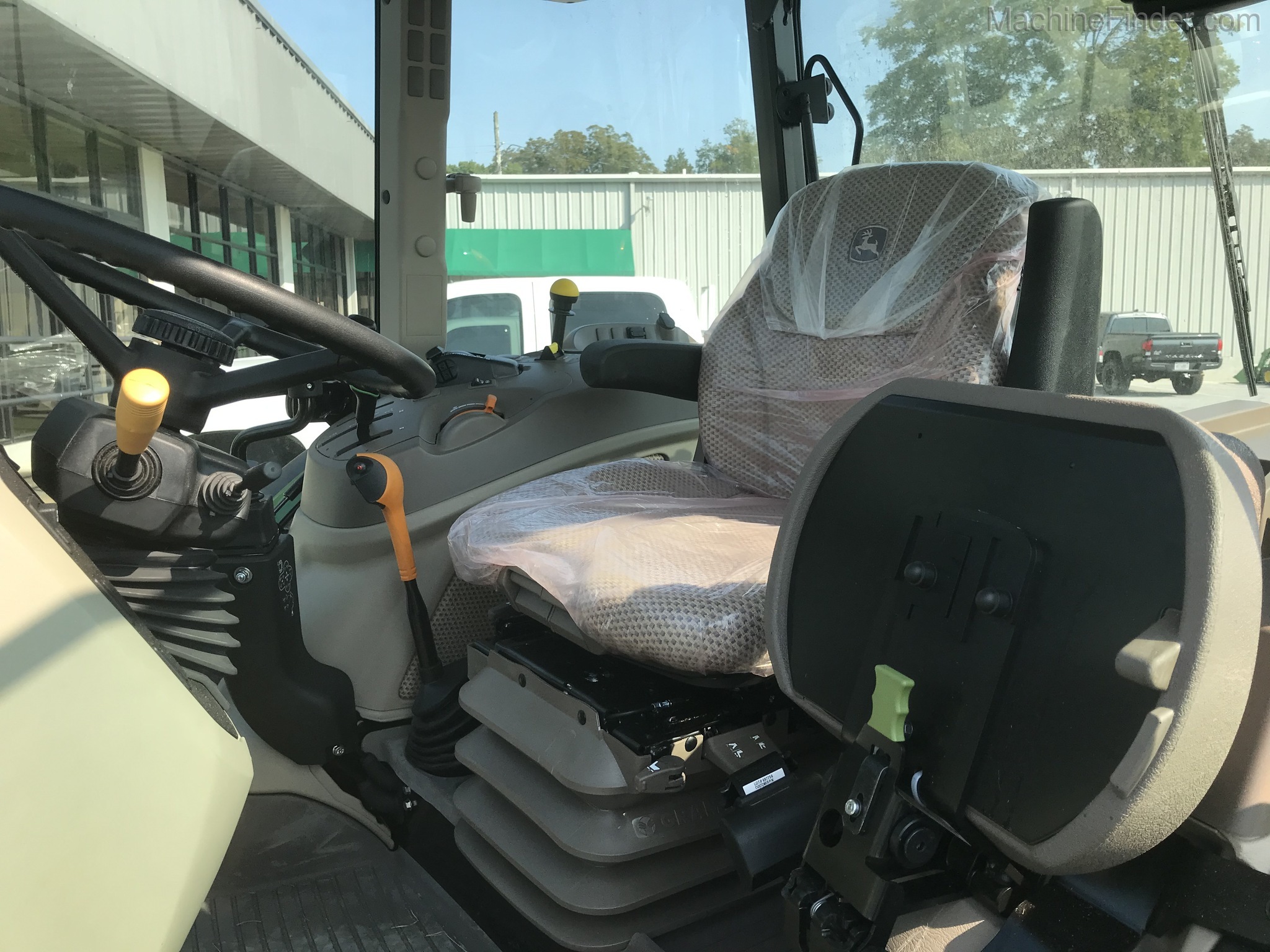 2020 John Deere 5100M Image 9