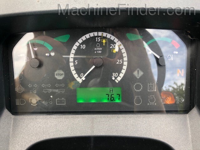 2018 John Deere 5065E Image 10