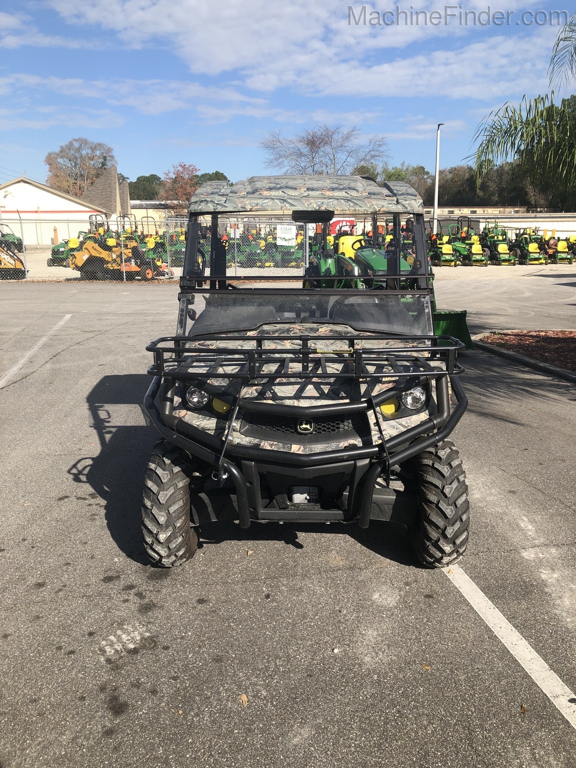 2021 John Deere 590E Image 3