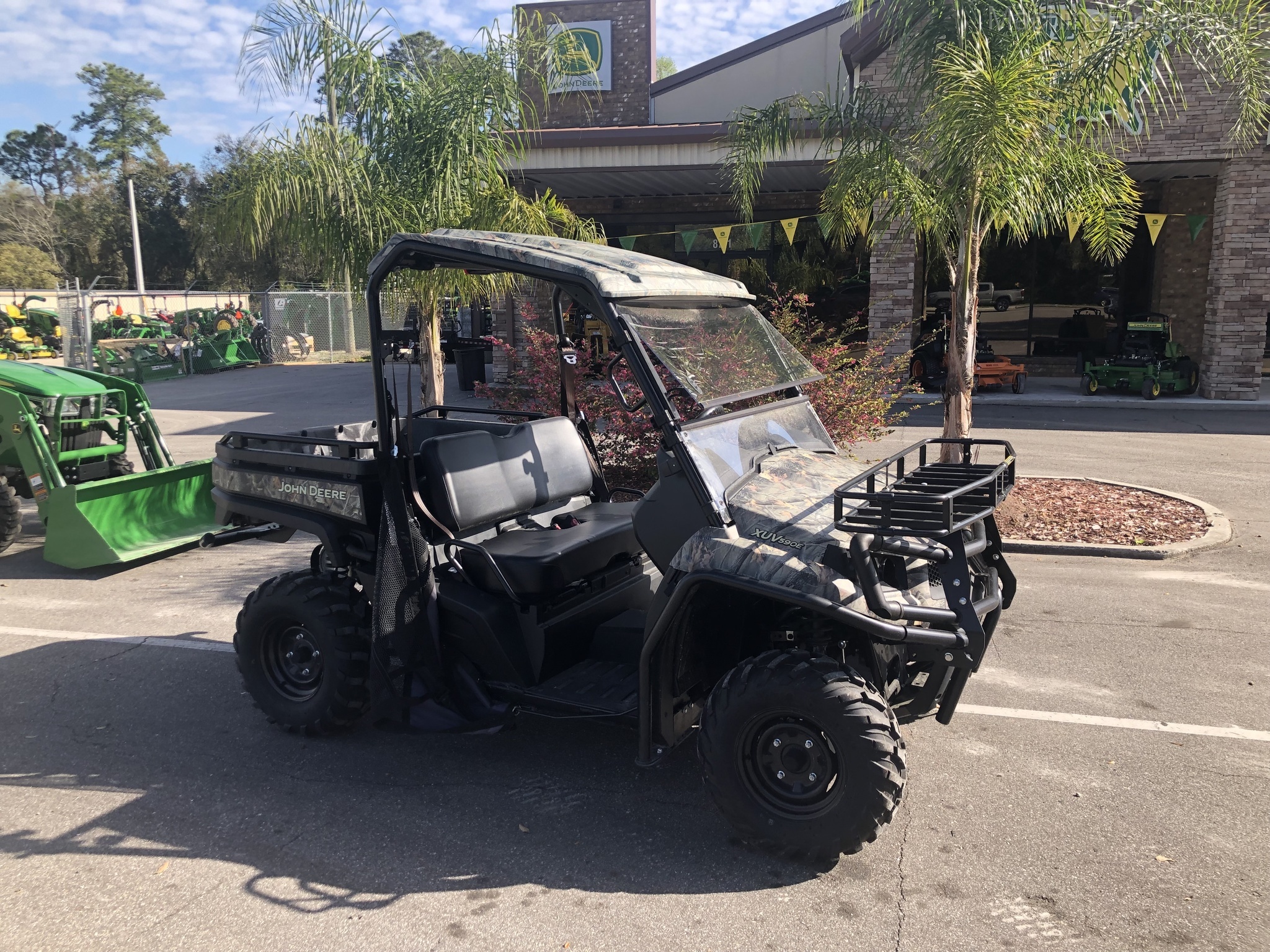 2021 John Deere 590E Image 4