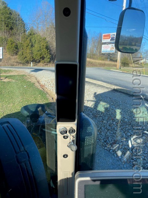 2011 John Deere 8335R Image 8