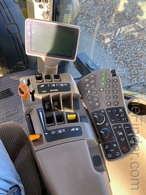 2011 John Deere 8335R Image 7