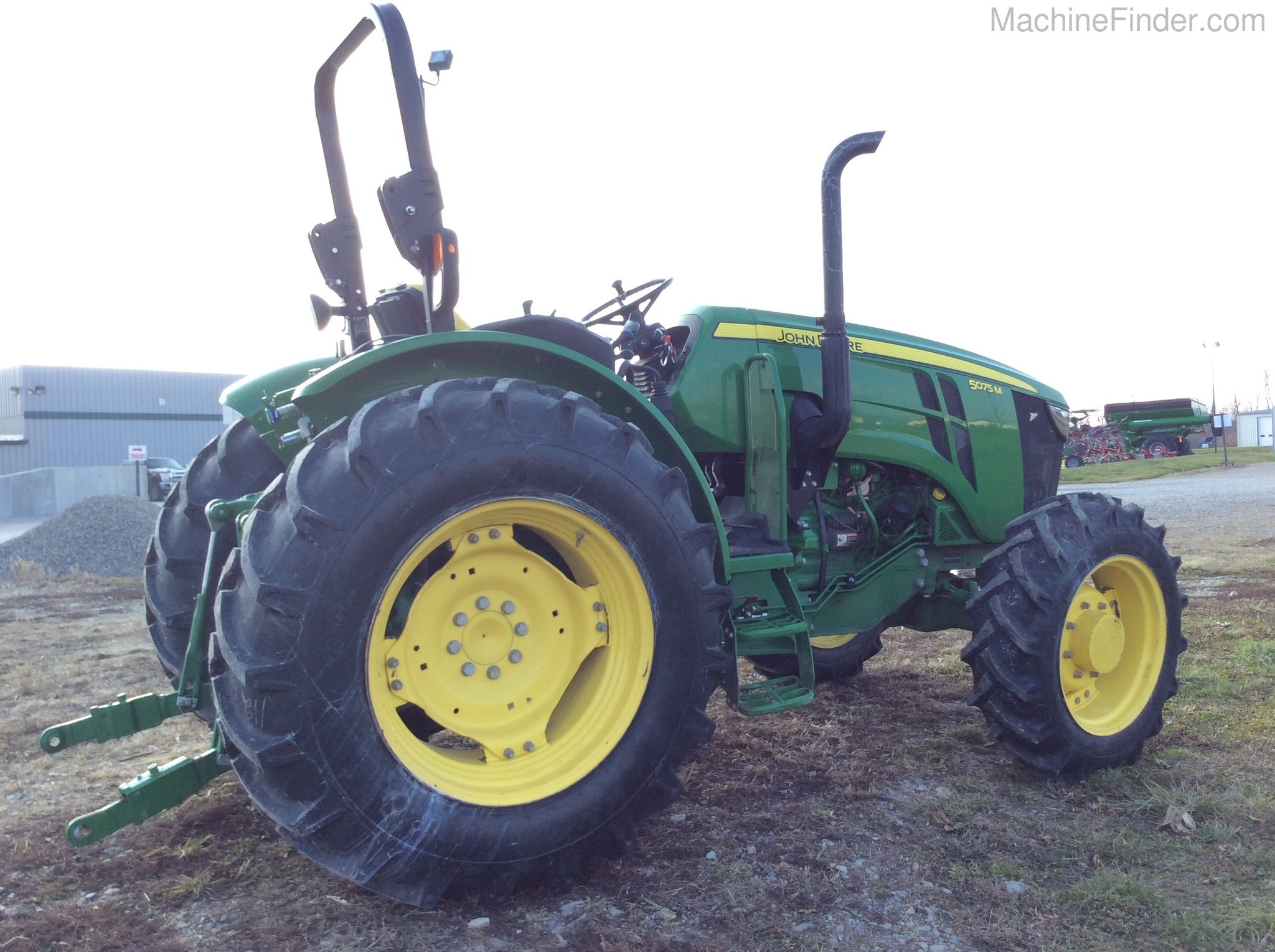 2017 John Deere 5075M Image 3