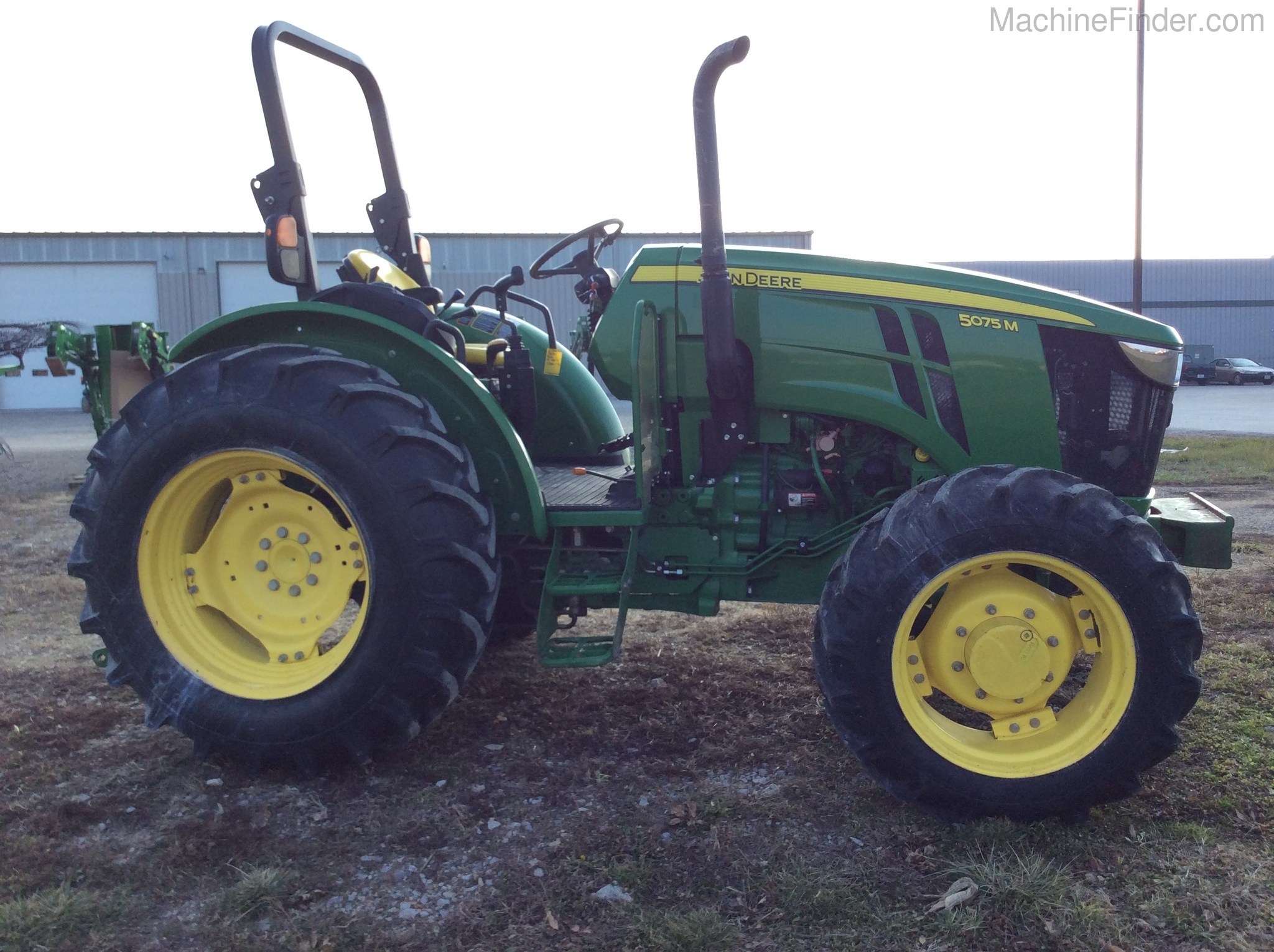 2017 John Deere 5075M Image 5