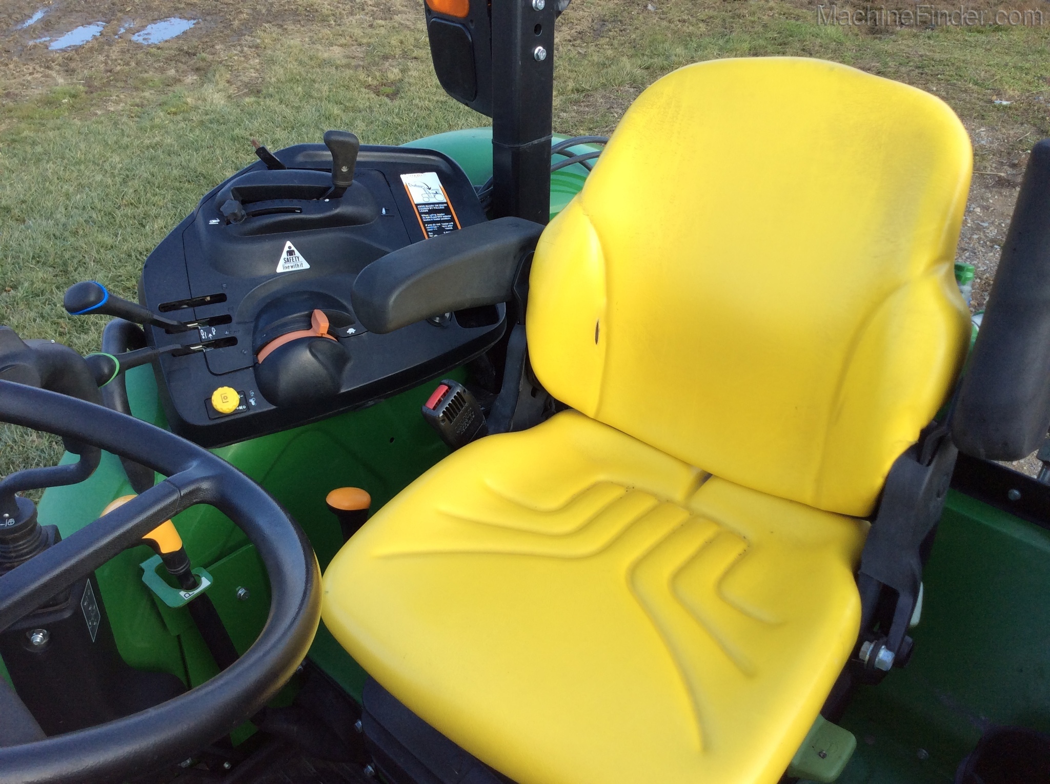 2017 John Deere 5075M Image 9