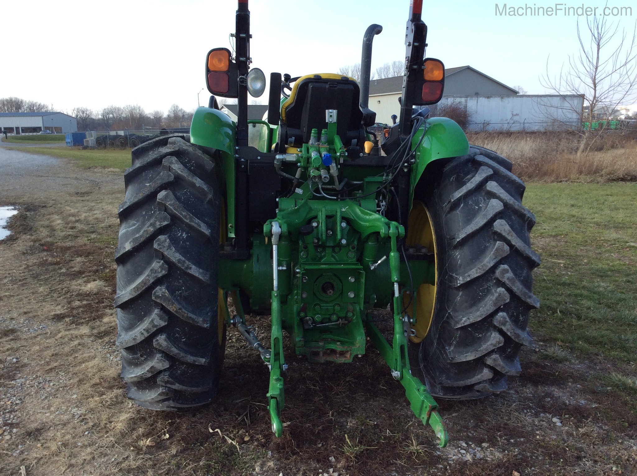2017 John Deere 5075M Image 6
