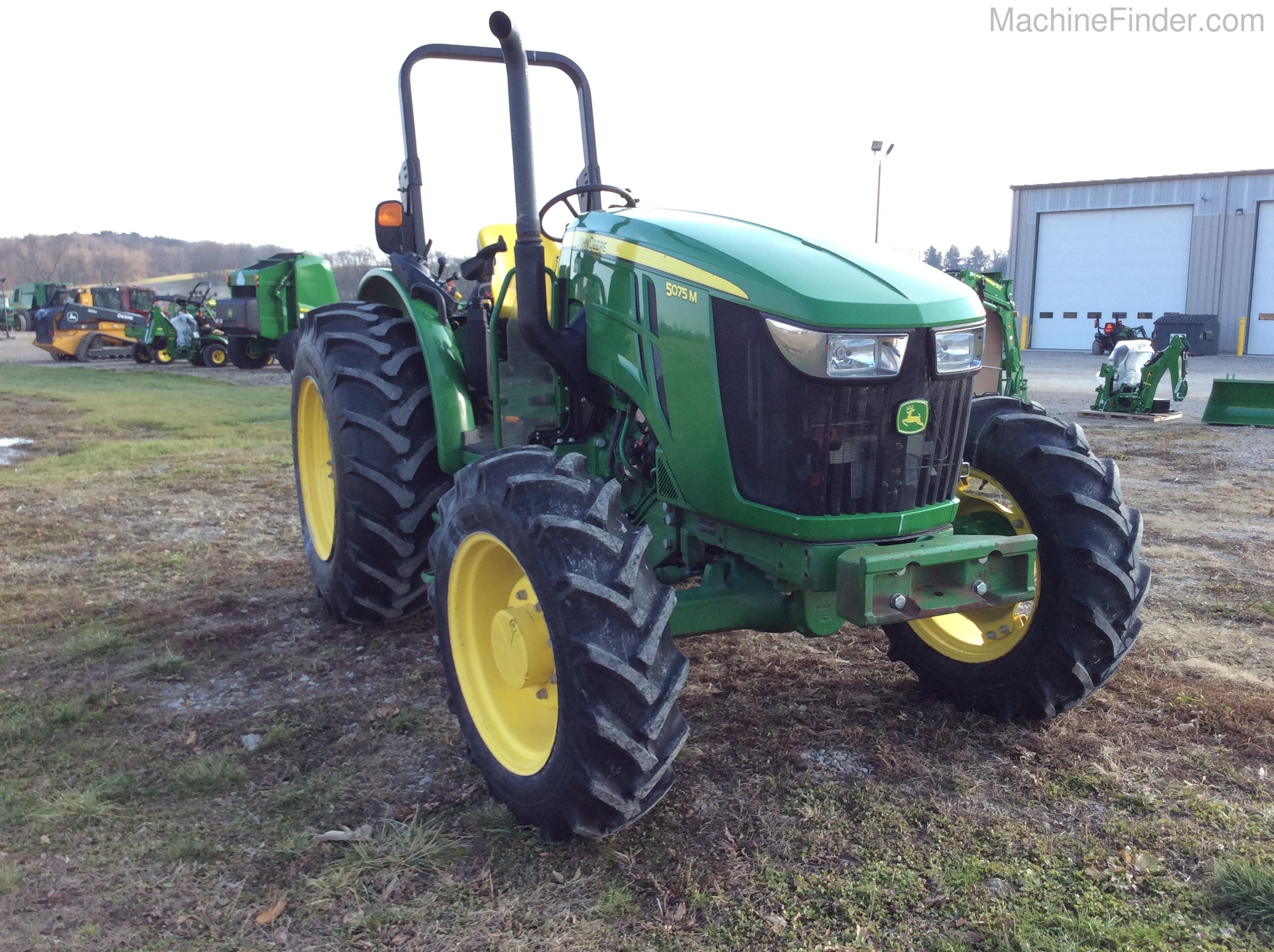 2017 John Deere 5075M Image 7