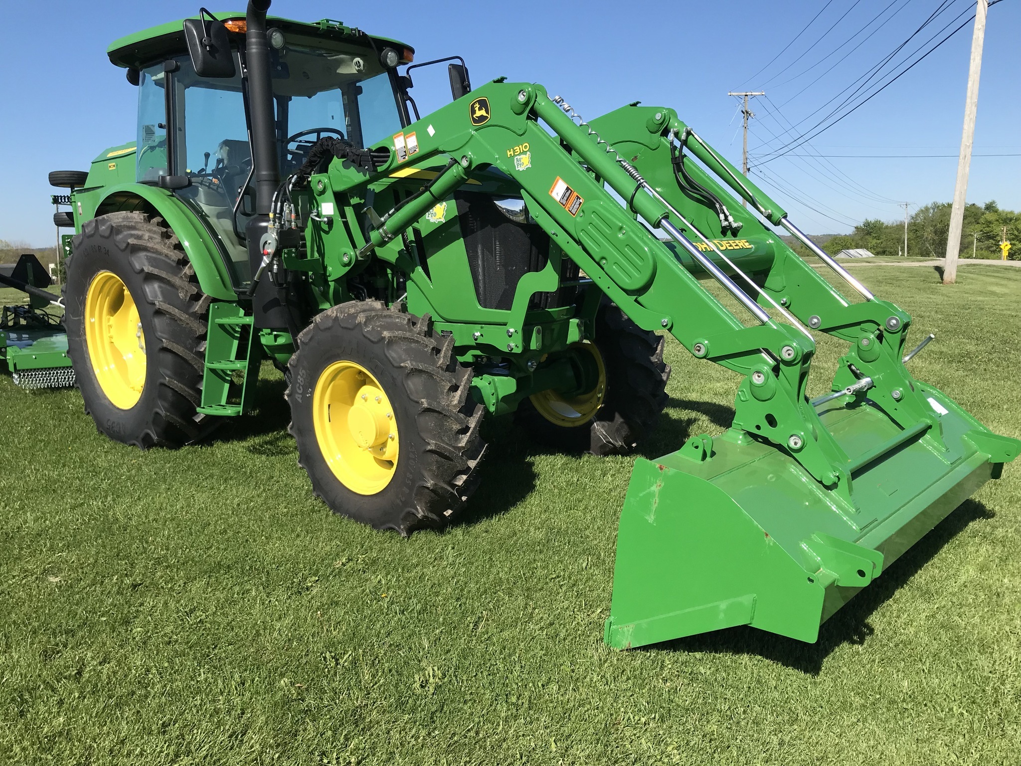 2023 John Deere 6120E Image 1
