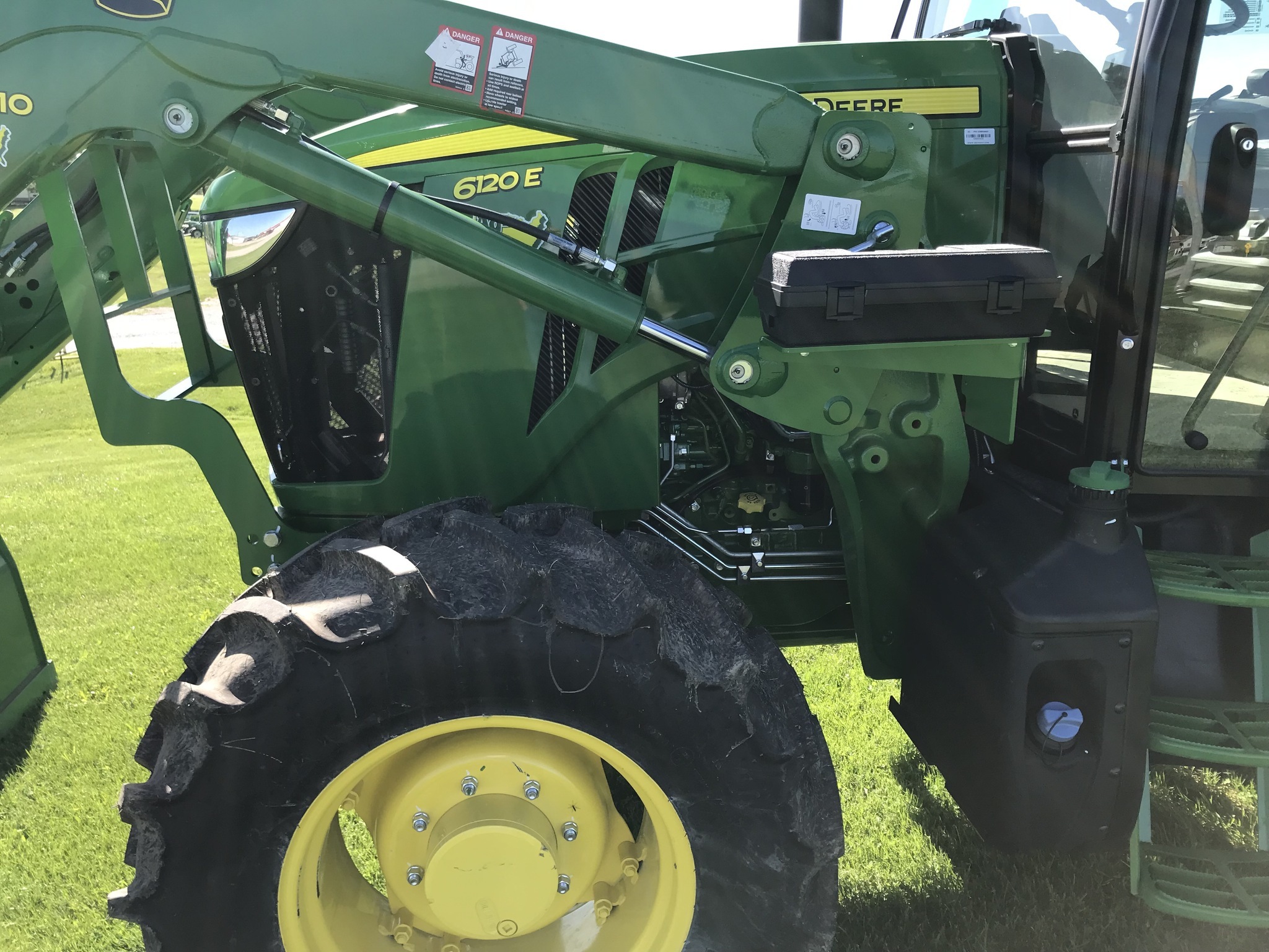 2023 John Deere 6120E Image 3