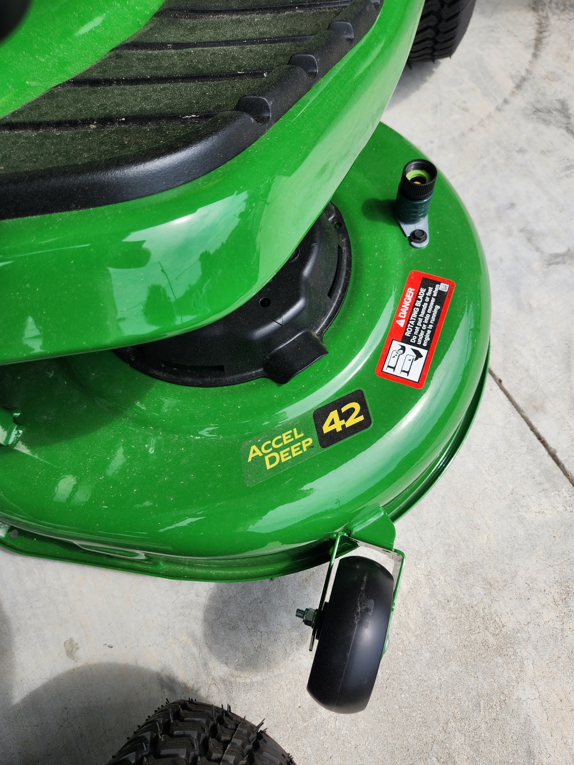 2023 John Deere X330 Image 7