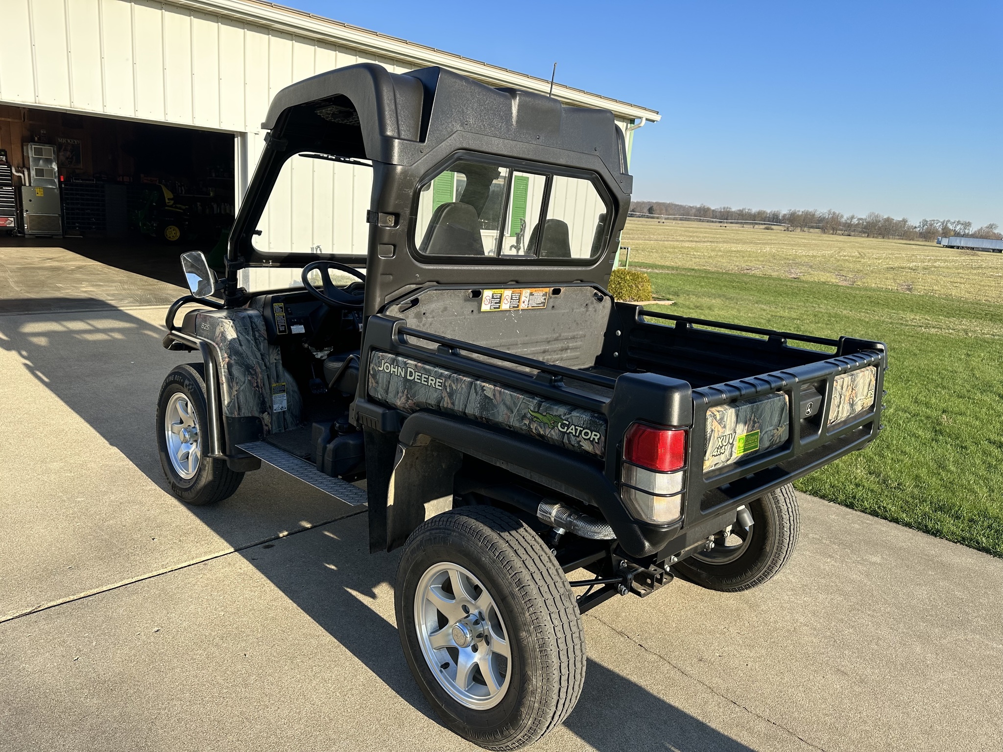 2013 John Deere XUV 825i Image 4