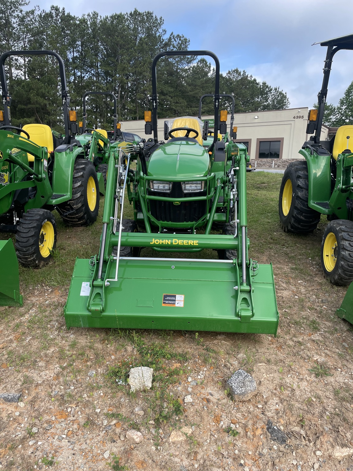 2024 John Deere 2038R Image 9