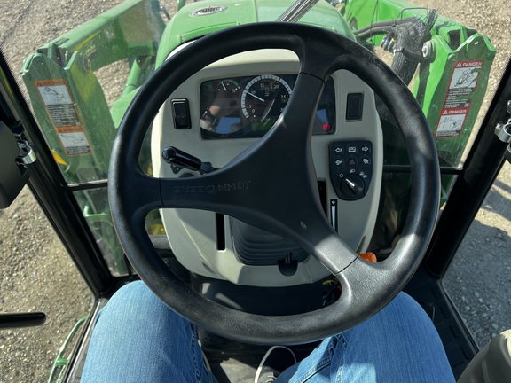 2018 John Deere 4066R - Photo32