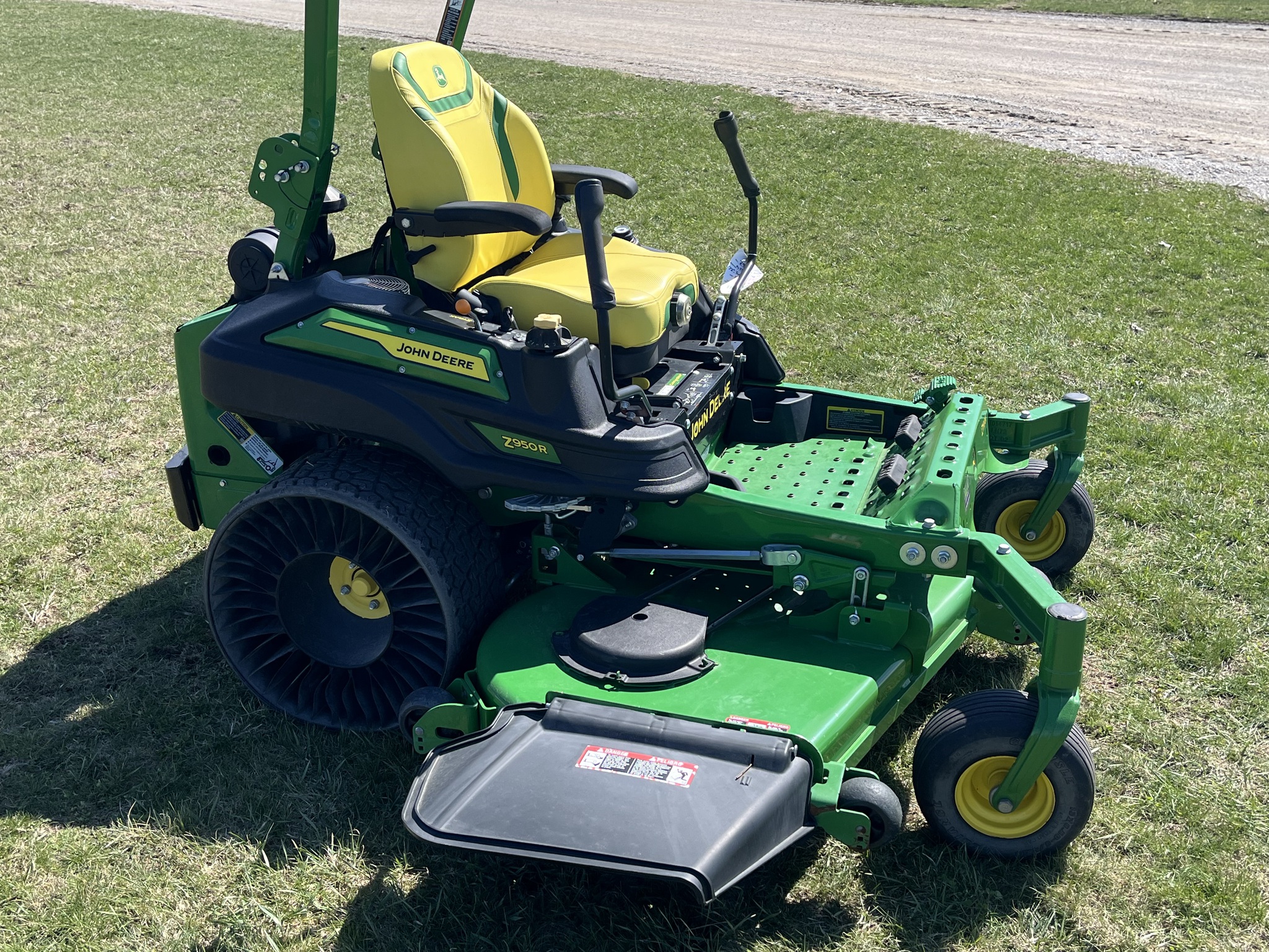2023 John Deere Z950R Image 4