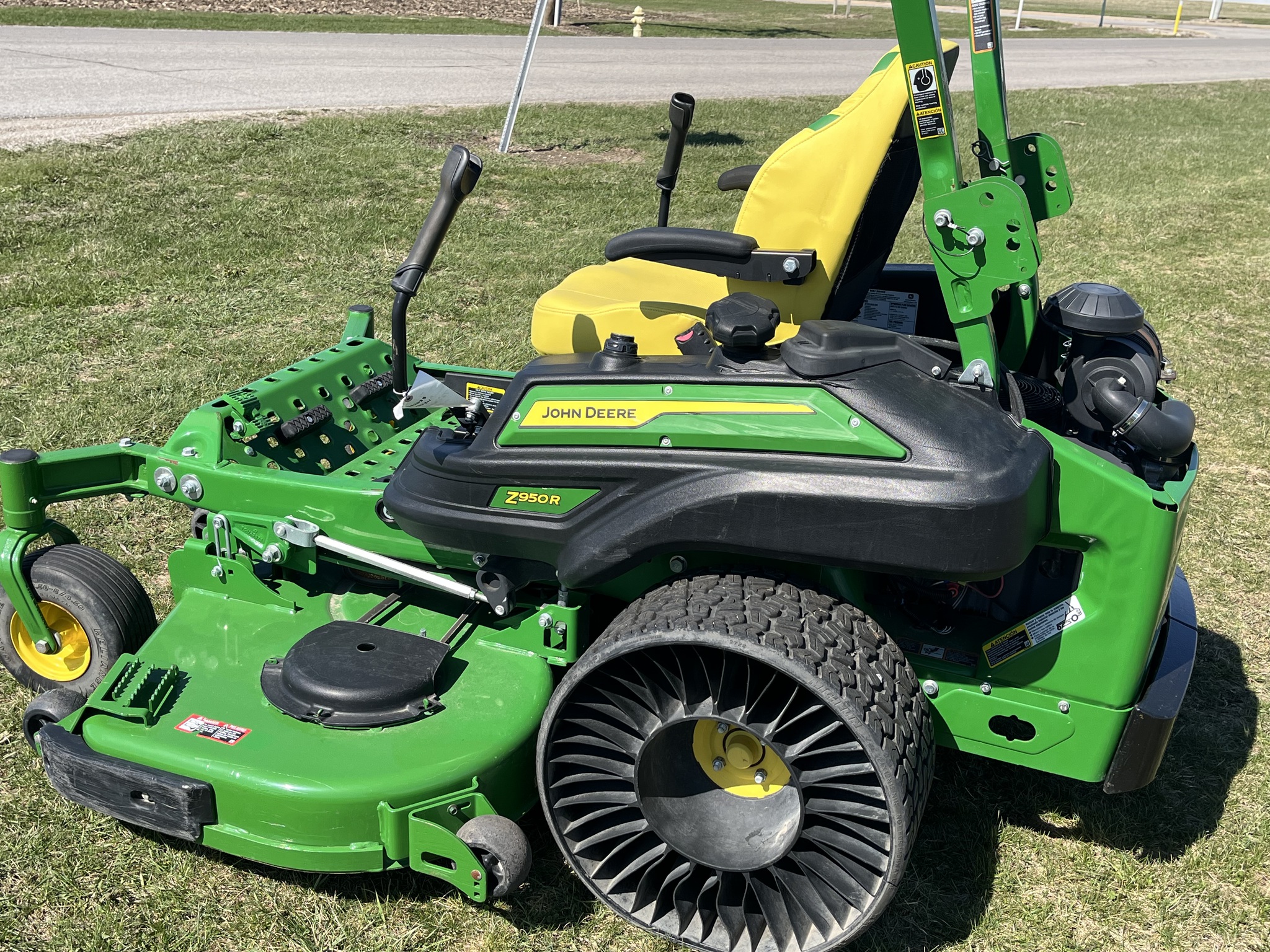 2023 John Deere Z950R Image 8
