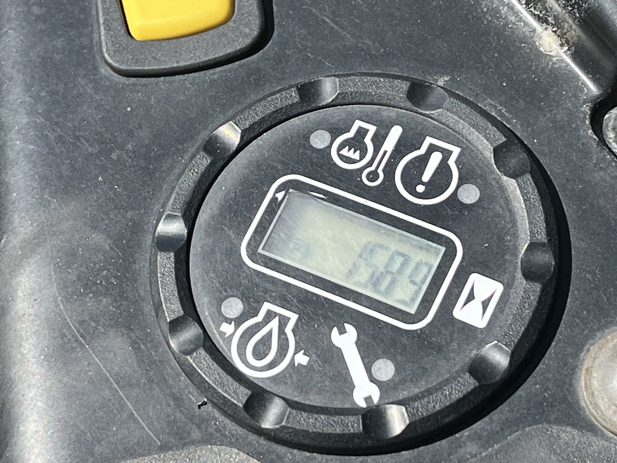 2023 John Deere Z950R Image 10