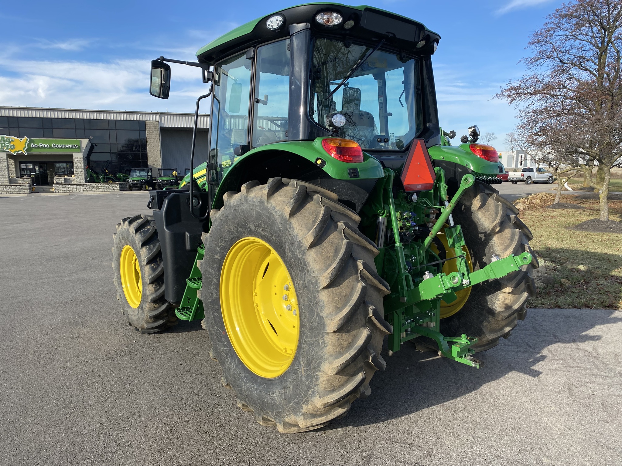 2023 John Deere 6110M Image 4