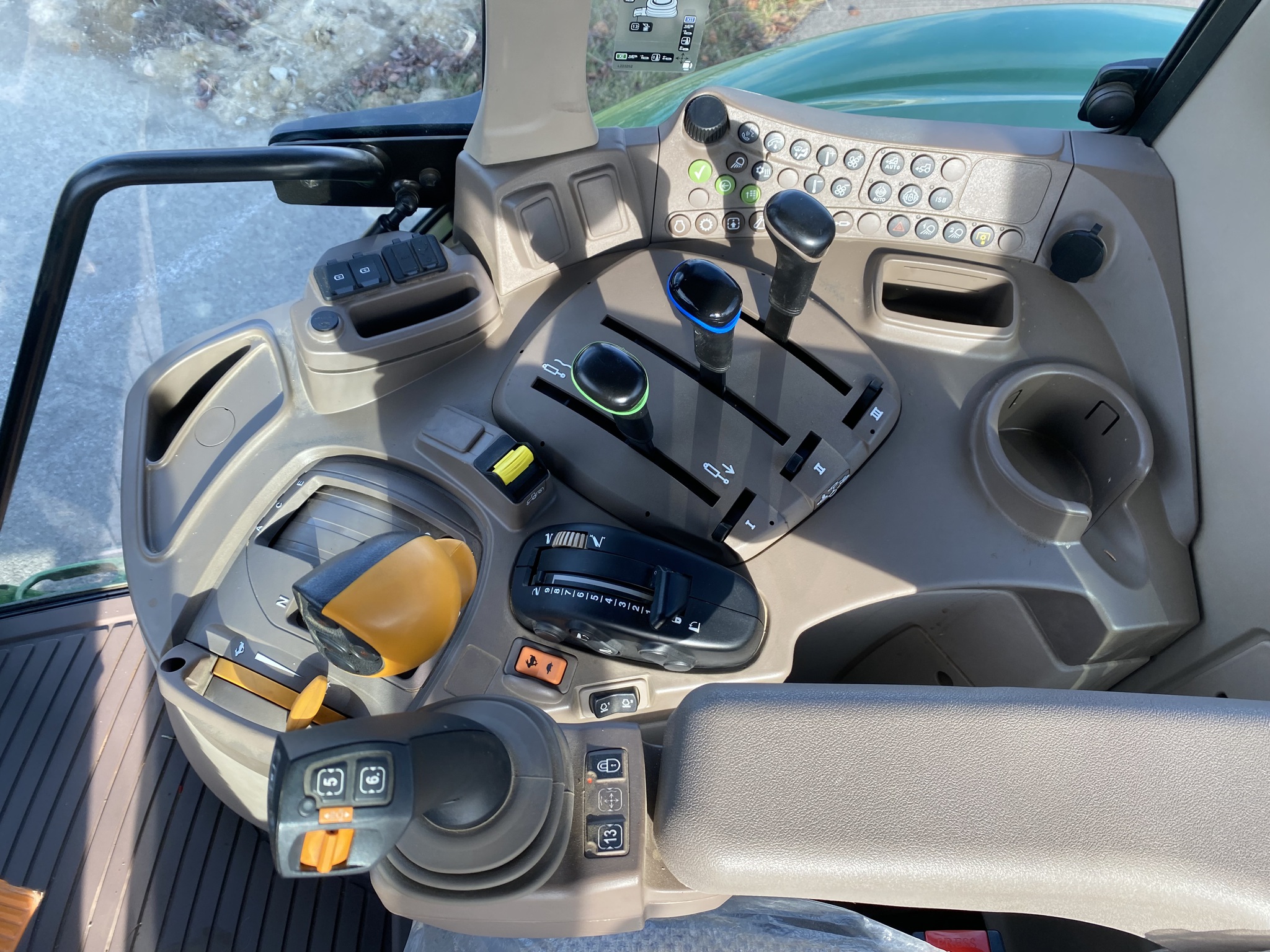 2023 John Deere 6110M Image 7