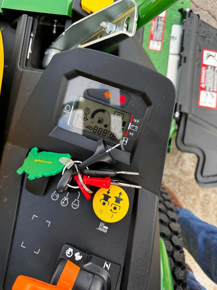 2025 John Deere Z530M Image 4