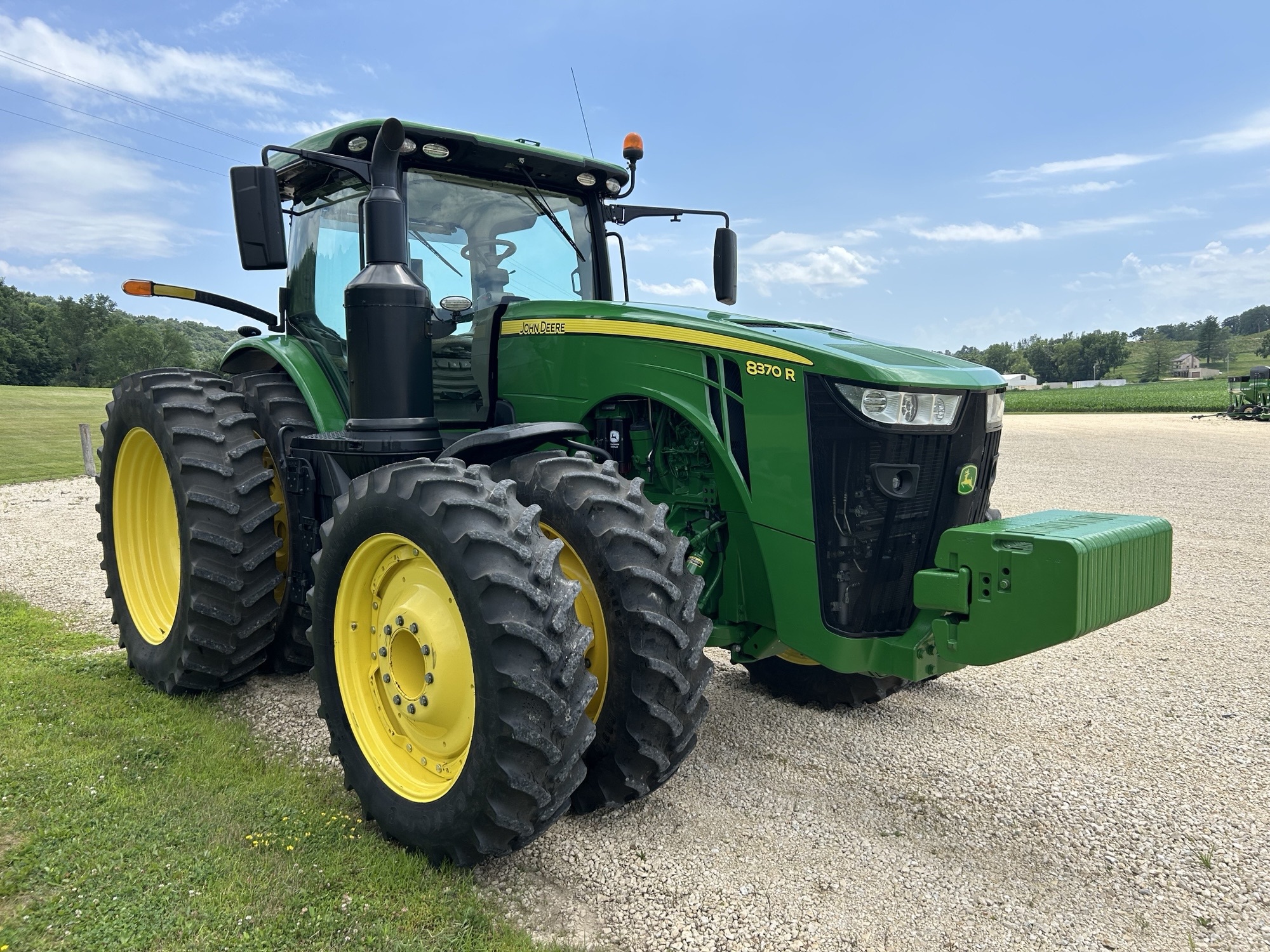 2017 John Deere 8370R Image 4
