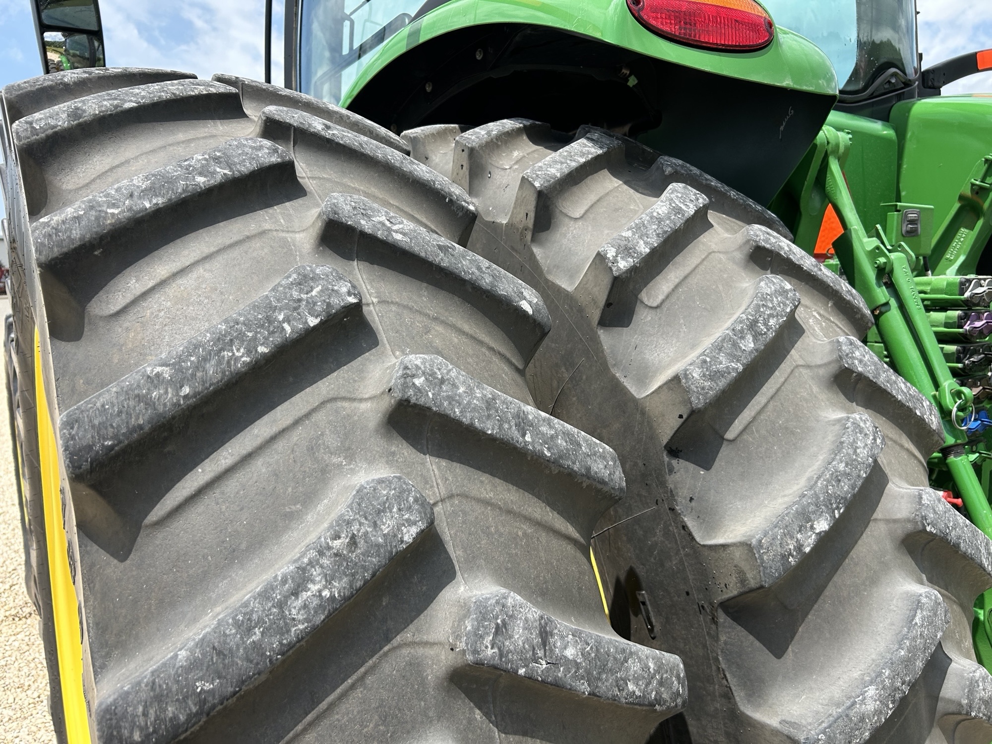 2017 John Deere 8370R Image 9