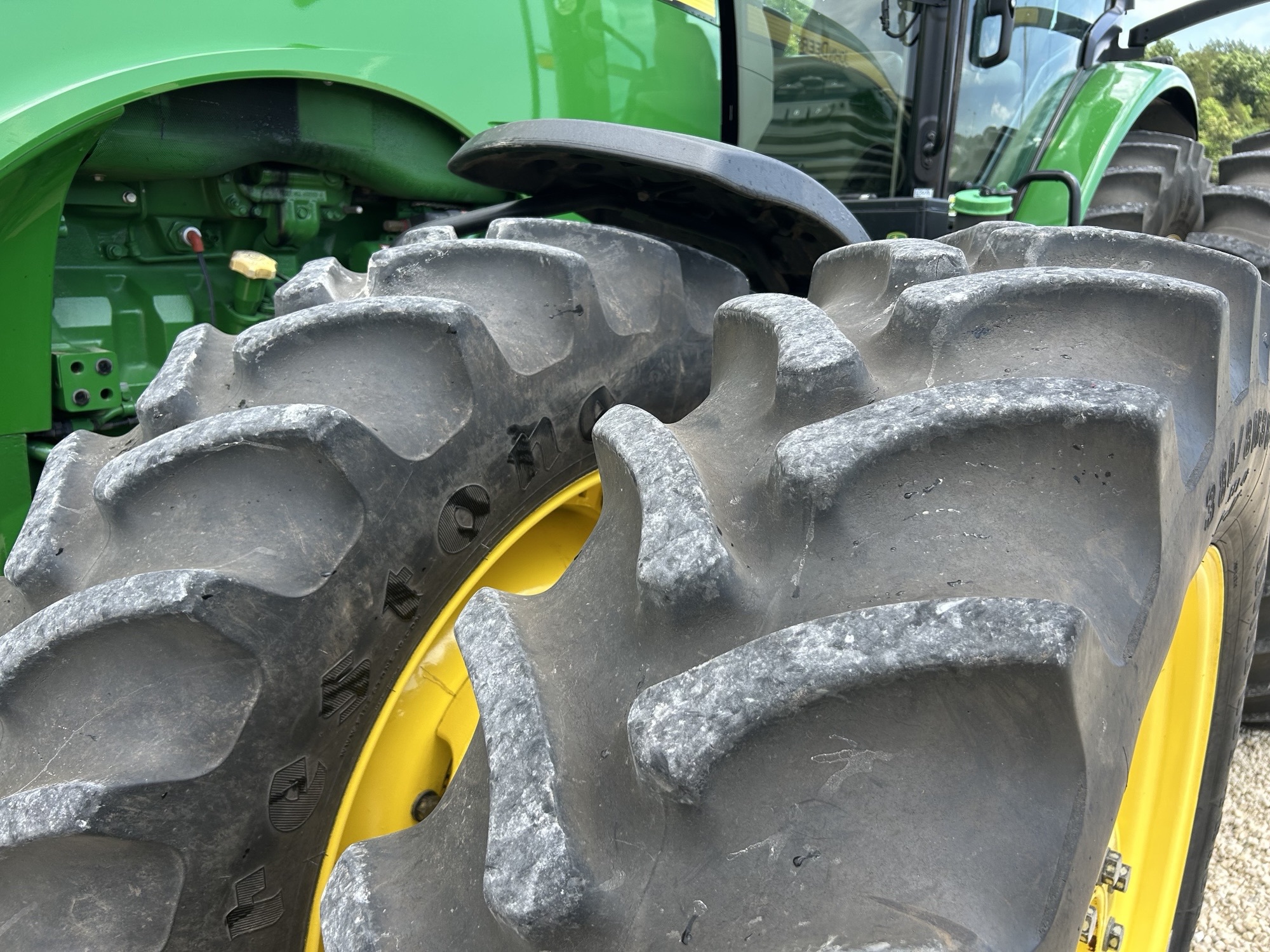2017 John Deere 8370R Image 11