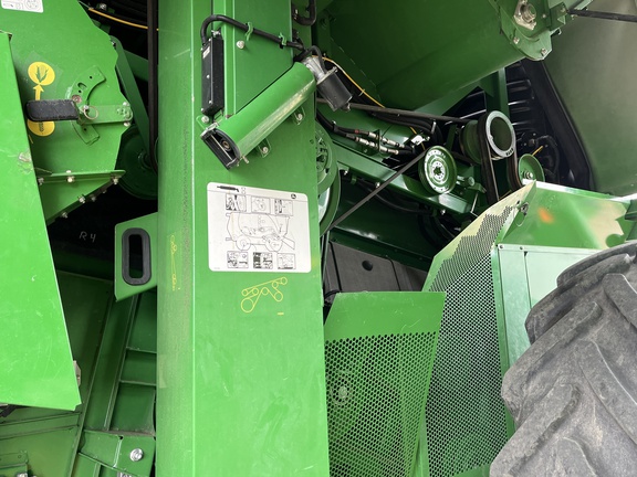 Used 2015 John Deere S680 Combines at Horizon Ag & Turf in Falher, AB - Photo8