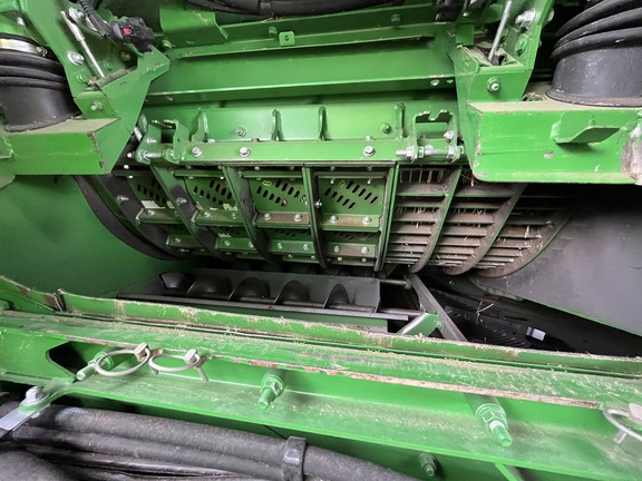 Used 2015 John Deere S680 Combines at Horizon Ag & Turf in Falher, AB - Photo12