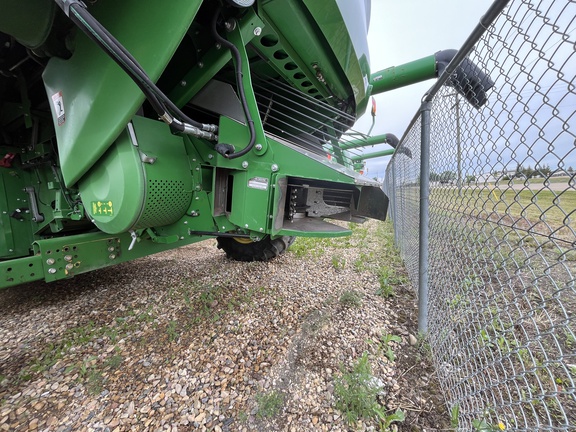 Used 2015 John Deere S680 Combines at Horizon Ag & Turf in Falher, AB - Photo11