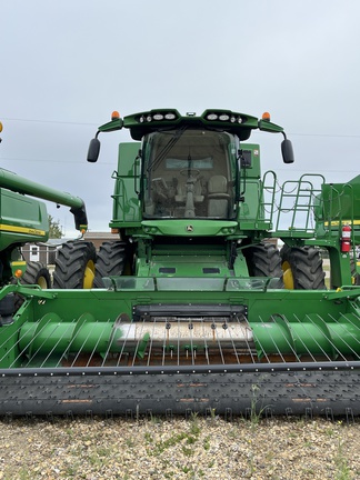 Used 2015 John Deere S680 Combines at Horizon Ag & Turf in Falher, AB - Photo4
