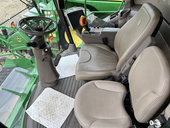 Used 2015 John Deere S680 Combines at Horizon Ag & Turf in Falher, AB - Photo13